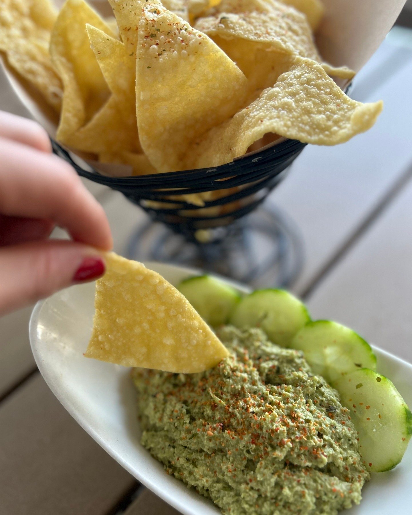 Edamame Avocado Hummus? Don't mind if we do! 🥑