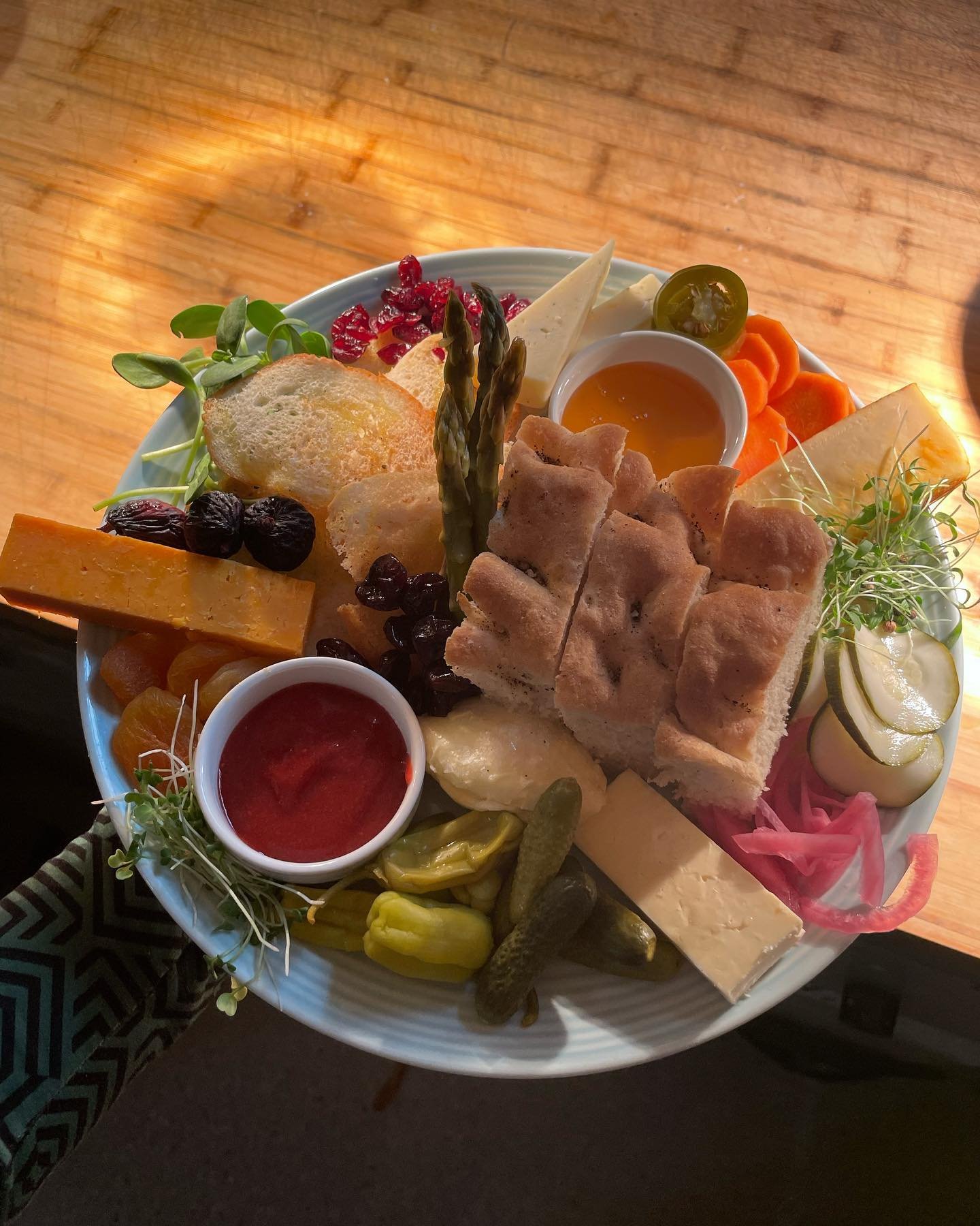 If your looking for the perfect shareable plate, come try our cheese board with your friends and family! 

Varying cheeses, house made bread and crostinis, assorted pickles and dried fruits with three spreads. Pairs perfectly with wine(we recommend a