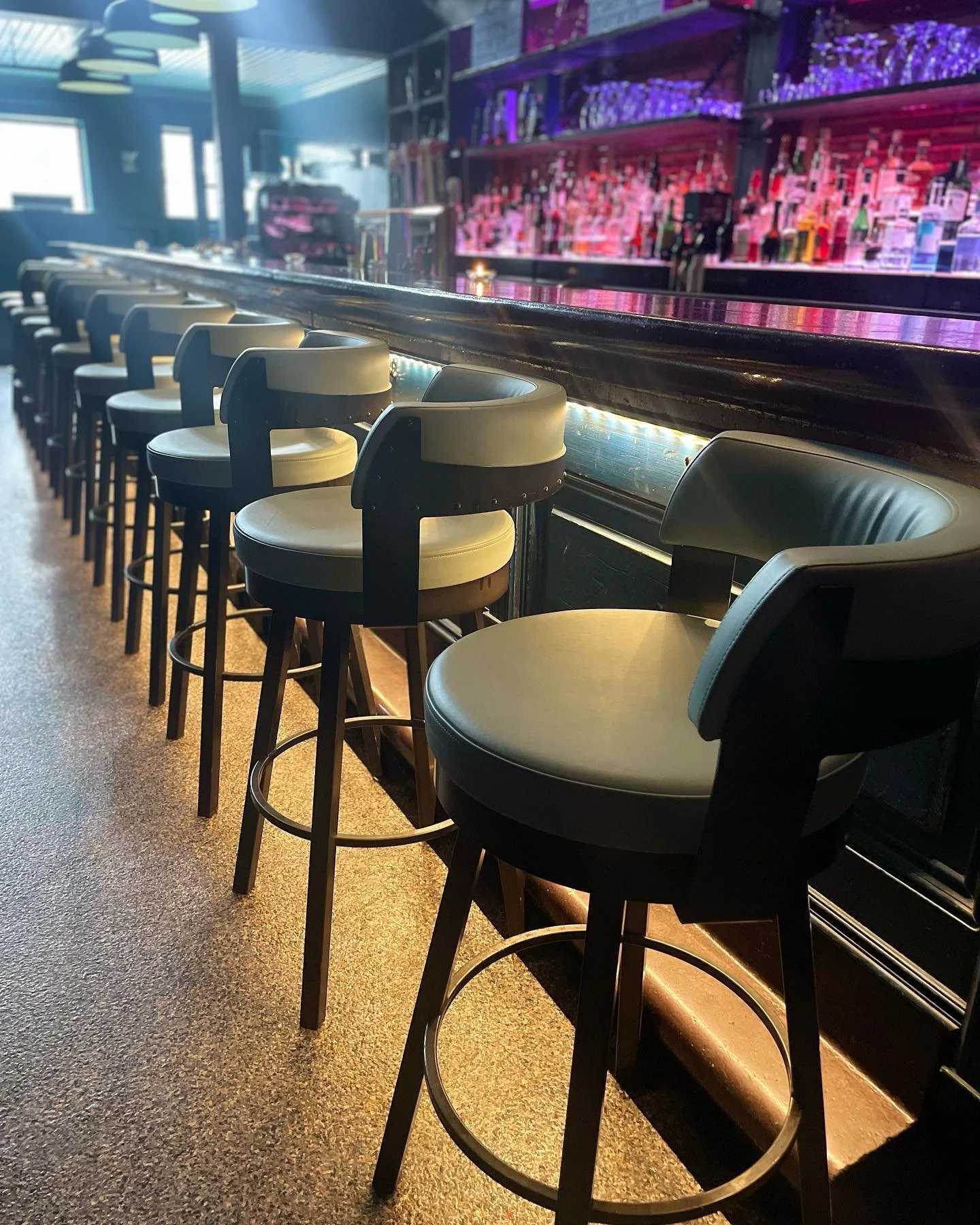 Did we mention we have all of our bar stools back? More room than ever to enjoy happy hour 🍻 check out the bottom of this post for details on our new happy hour&hellip;hours. 

Classic cocktails are $12.00
Wine Pours are $11.00
Local Draft Beers are