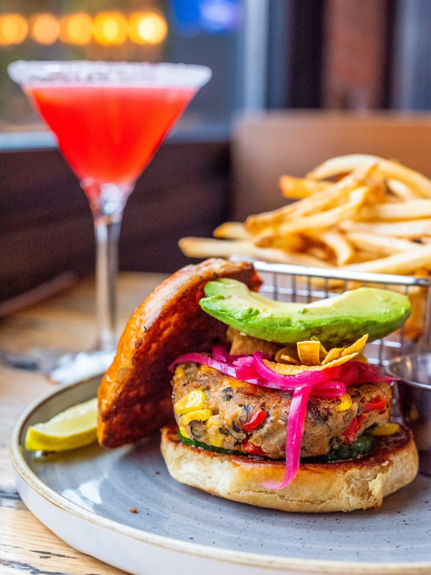 who said lent had to be low key?

pictured here is our gorgeous veggie burger, bite into it!

#matchbox #matchboxrestaurants #lentdinner #dmvdining #datenight