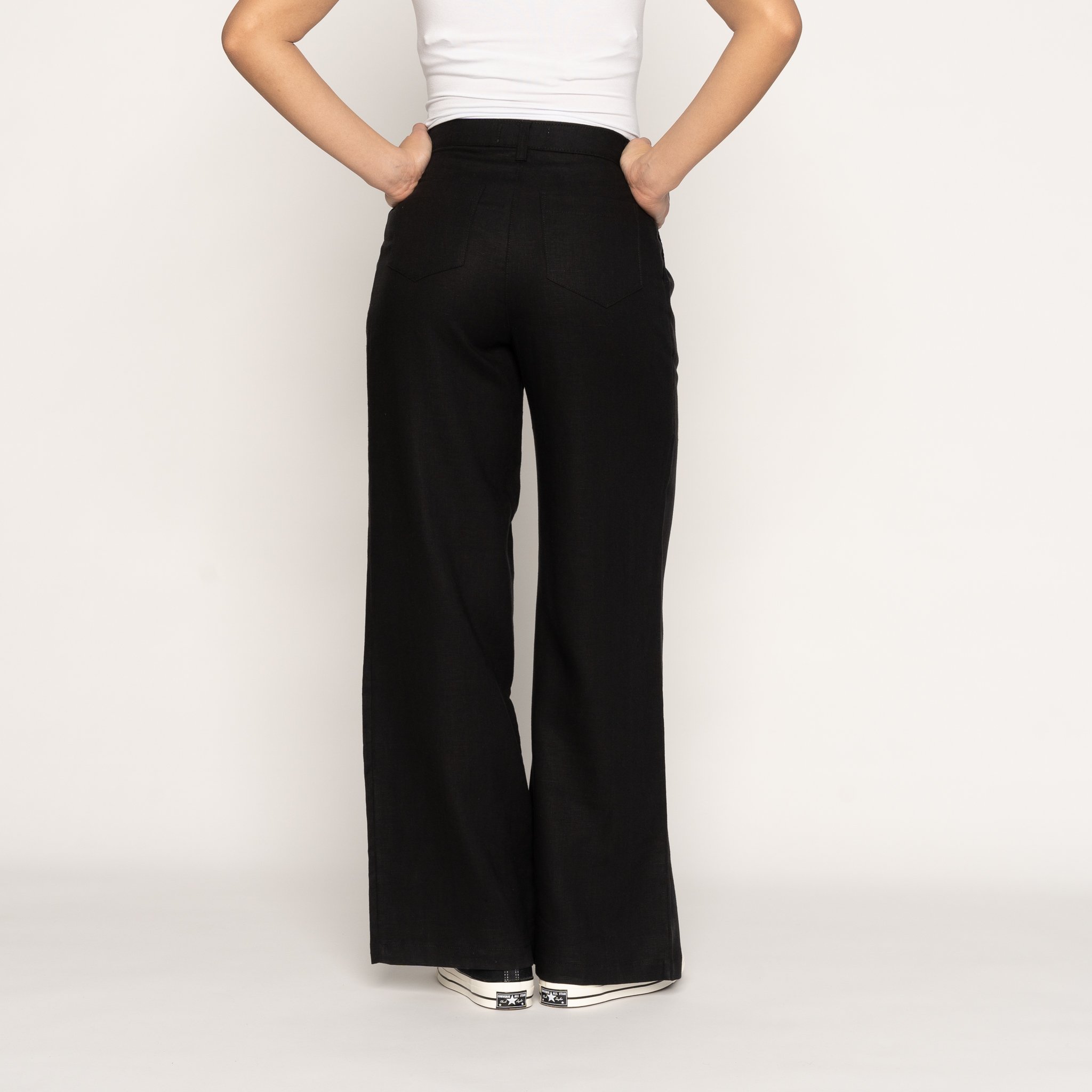  Women’s Relaxed Pleated Trouser - French Linen Fine Canvas - Black 