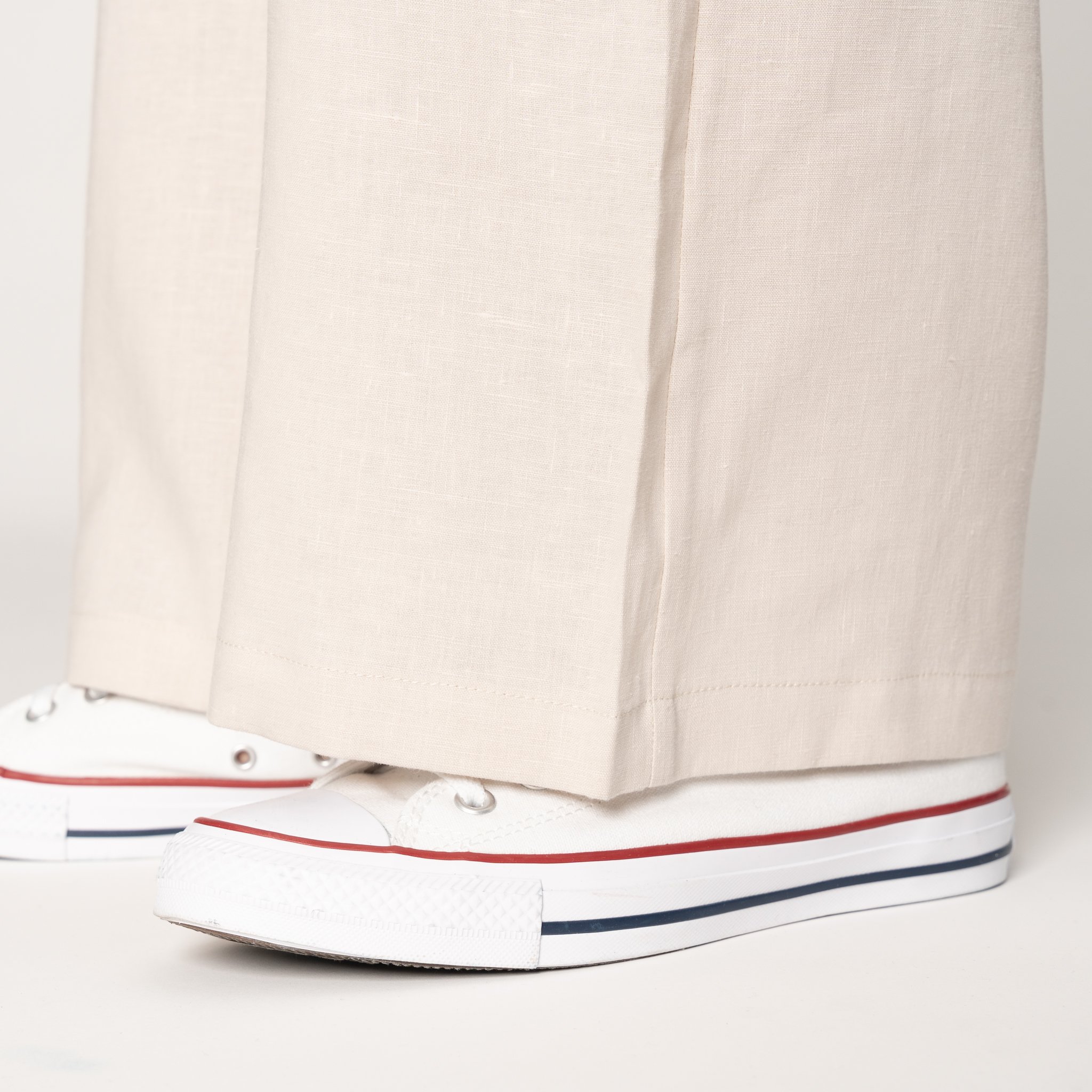 Women’s Relaxed Pleated Trouser - French Linen Fine Canvas - Ecru 