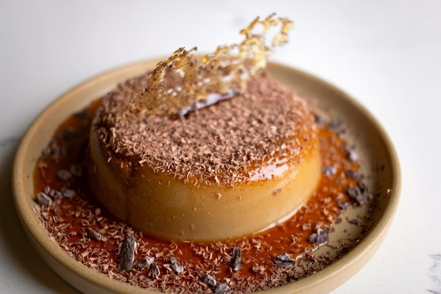 COFFEE CARAMEL FLAN with shaved belgium chocolate 🍮☕️🍫 (gluten free!) 

#vegandessert #veganflan #plantbased #veganrestaurant #pnwvegan #pnwonderland #dessertporn