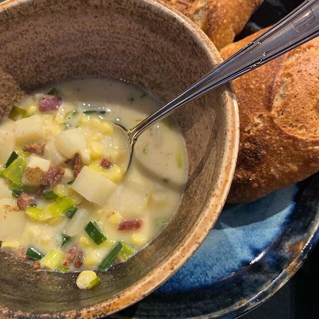 Bacon Corn Chowder with @socomeatco amazing bacon and @goguettebread Epi 
#whatsfordinner #cornchowder #baconcornchowder #baconsoup #soupfordinner