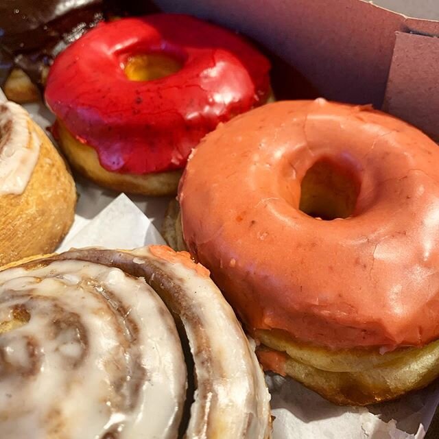 It was a curbside pick up @citygardendoughnuts morning 
#doughnuts🍩 #doughnuts #citygardendoughnutsandcoffee