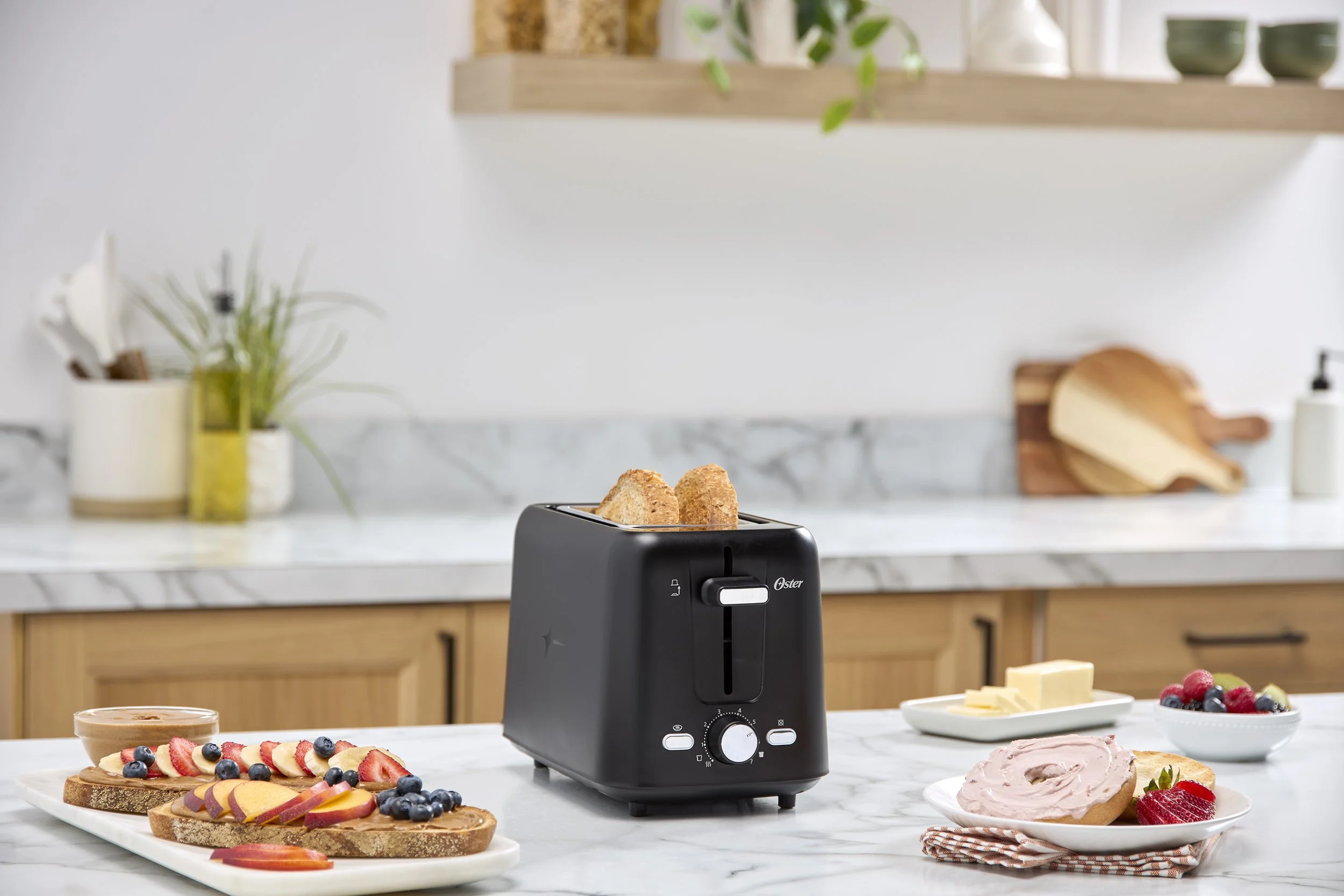 2209879_oster_blacktoaster_2slice_herowithfood_hero_v1.jpg