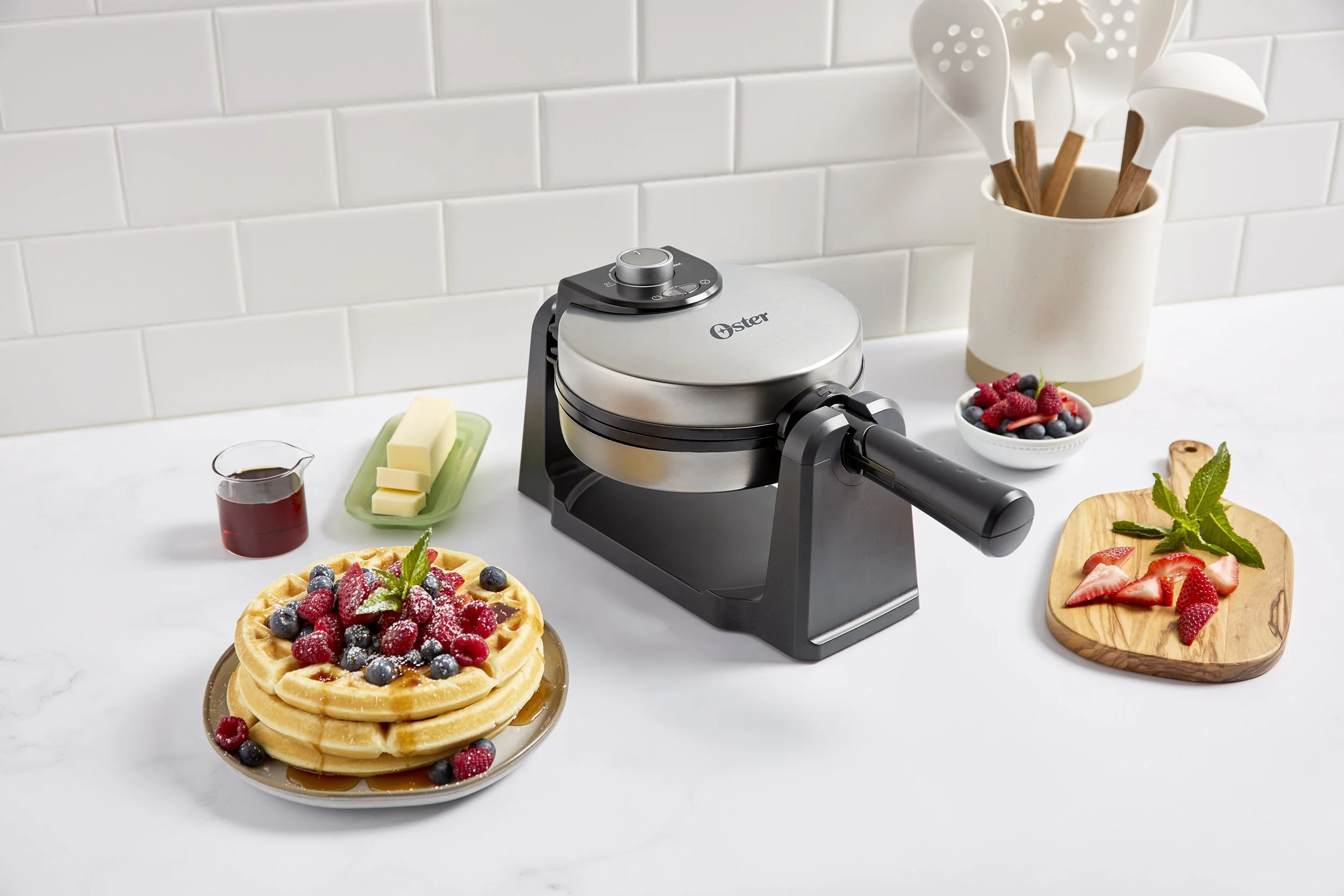 2210082_oster_belgian_waffle_maker_lifestyle 1_v1.jpg