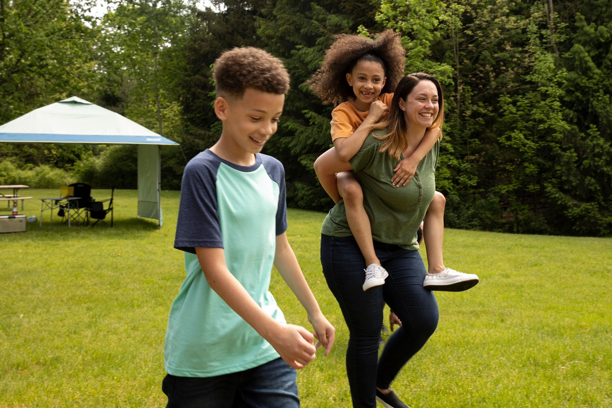 Coleman_OASIS CANOPY_13X13 ONEPEAK SW_MOSS_2156428_EDITORIAL_0483-X4.jpg