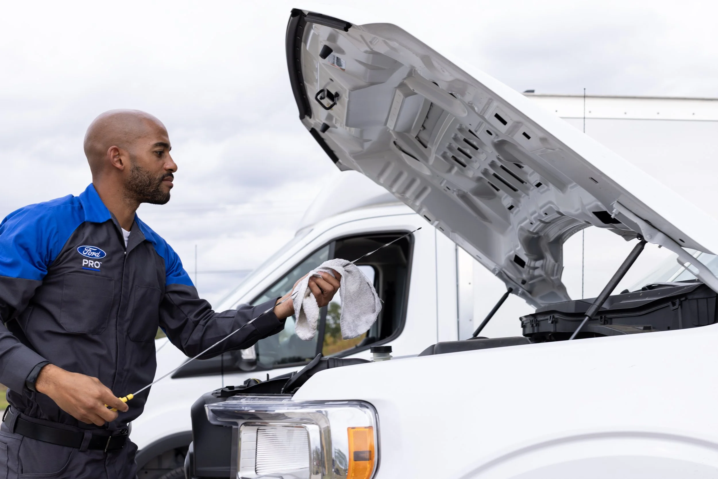 Ford Pro_Ring Windows_Mobile Service_Technician_23373.jpg