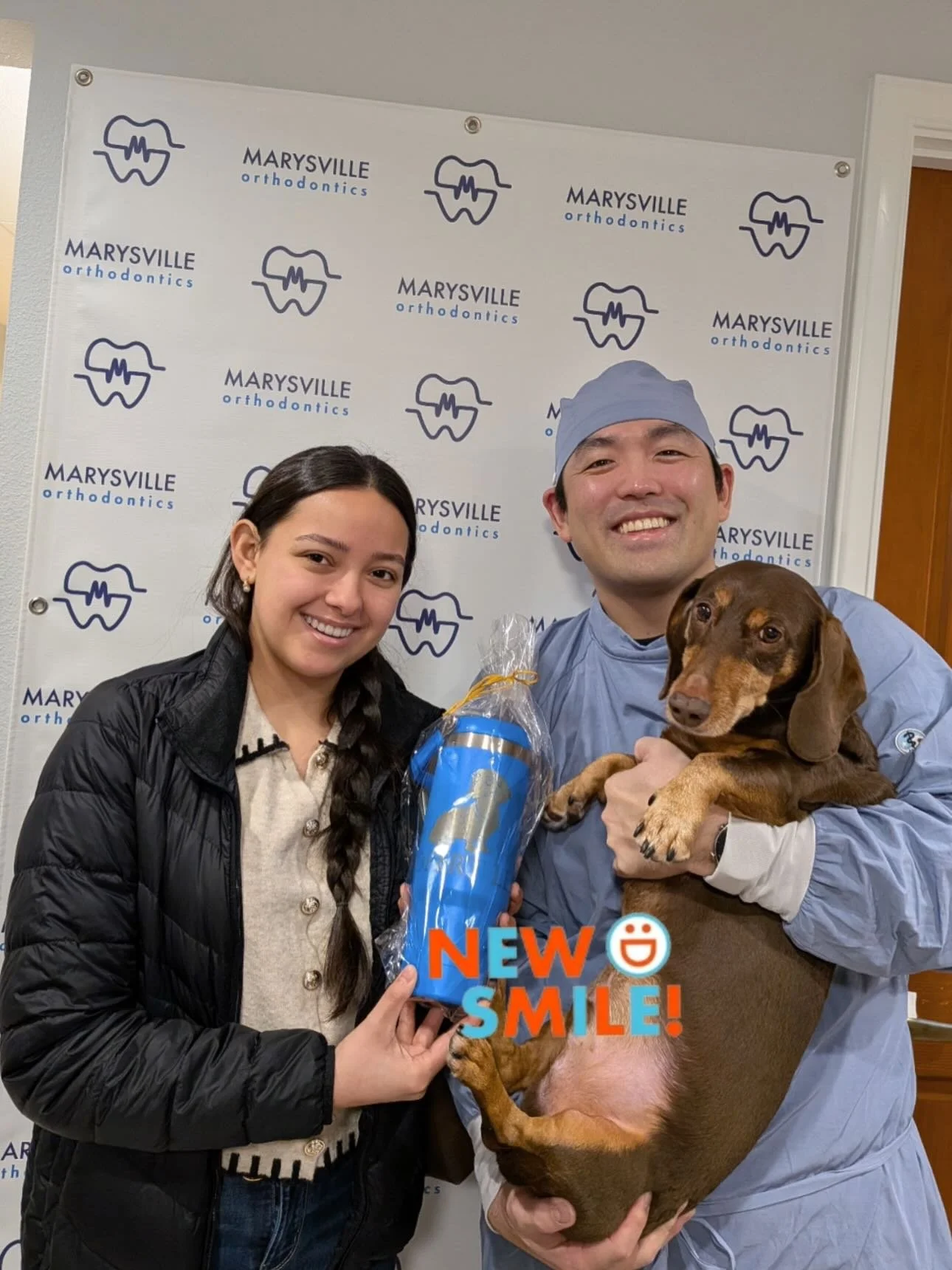 Alondra is officially braces-free and glowing with confidence! 😁✨
Thank you for the sweetest surprise gift for Dr. Robert &mdash; we absolutely loved the custom tumbler featuring Hugo 🐾🐶💛

Congratulations on your beautiful new smile, Alondra! 🦷?