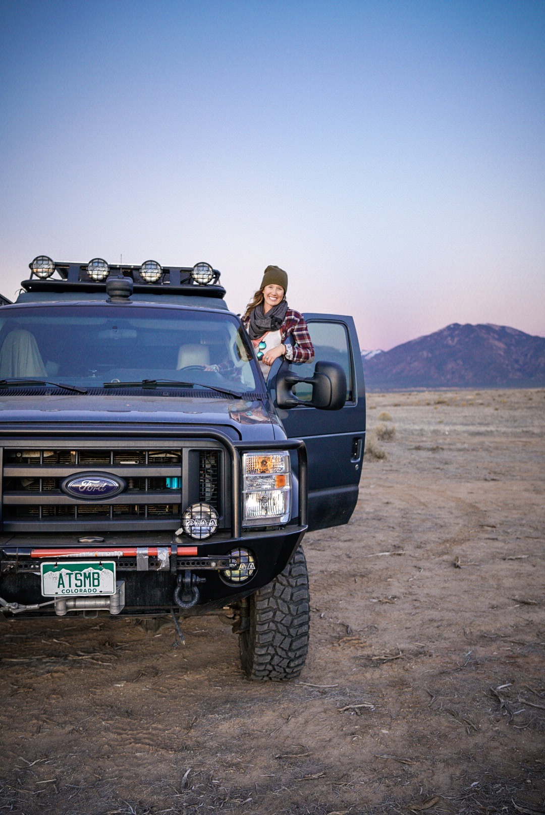 One of my favorite things about driving this thing around for 5 days... the unexpected and surprised looks from strangers in parking lots as they see little ol' me climb in and out. Thanks for the 📷 by @howsheviewsit