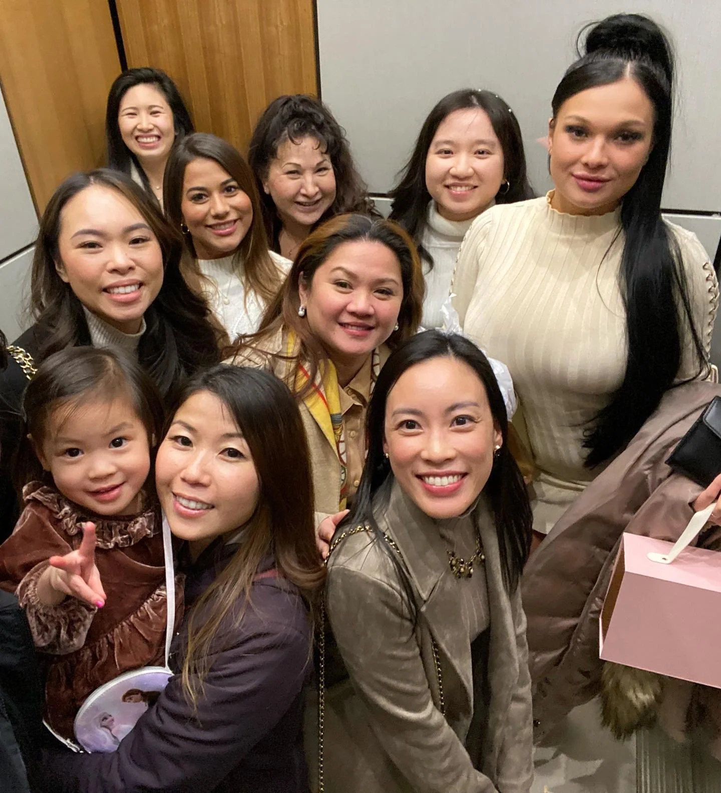 Ladies of The Smile Space 💪
.
.
.
#seattledentist #seattleorthodontist #belltowndentist #belltownorthodontist #dentist #orthodontist #dentistry #orthodontics #dentaloffice #ascendsteakandsushi #ascendsteakhouse #dentalconstruction #dental #smallbusi