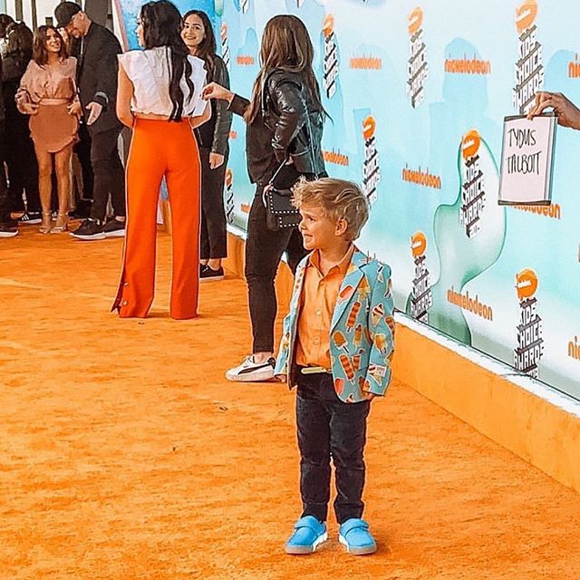 From the 🍊 carpet 
@mypopshoes 
#kidschoiceawards