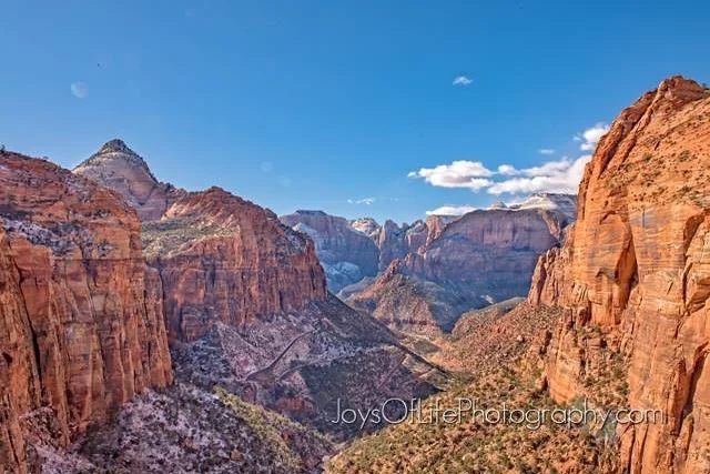 What a blessing to have been able to hike Zion Nation Park #nps #nationalparkservice #zionnationalpark #pocket_world #ig_landscape  #dream_spots #visual_heaven #landscapephoto #landscape_lover #natgeoadventure #earthexperience #majestic_earth #landsc