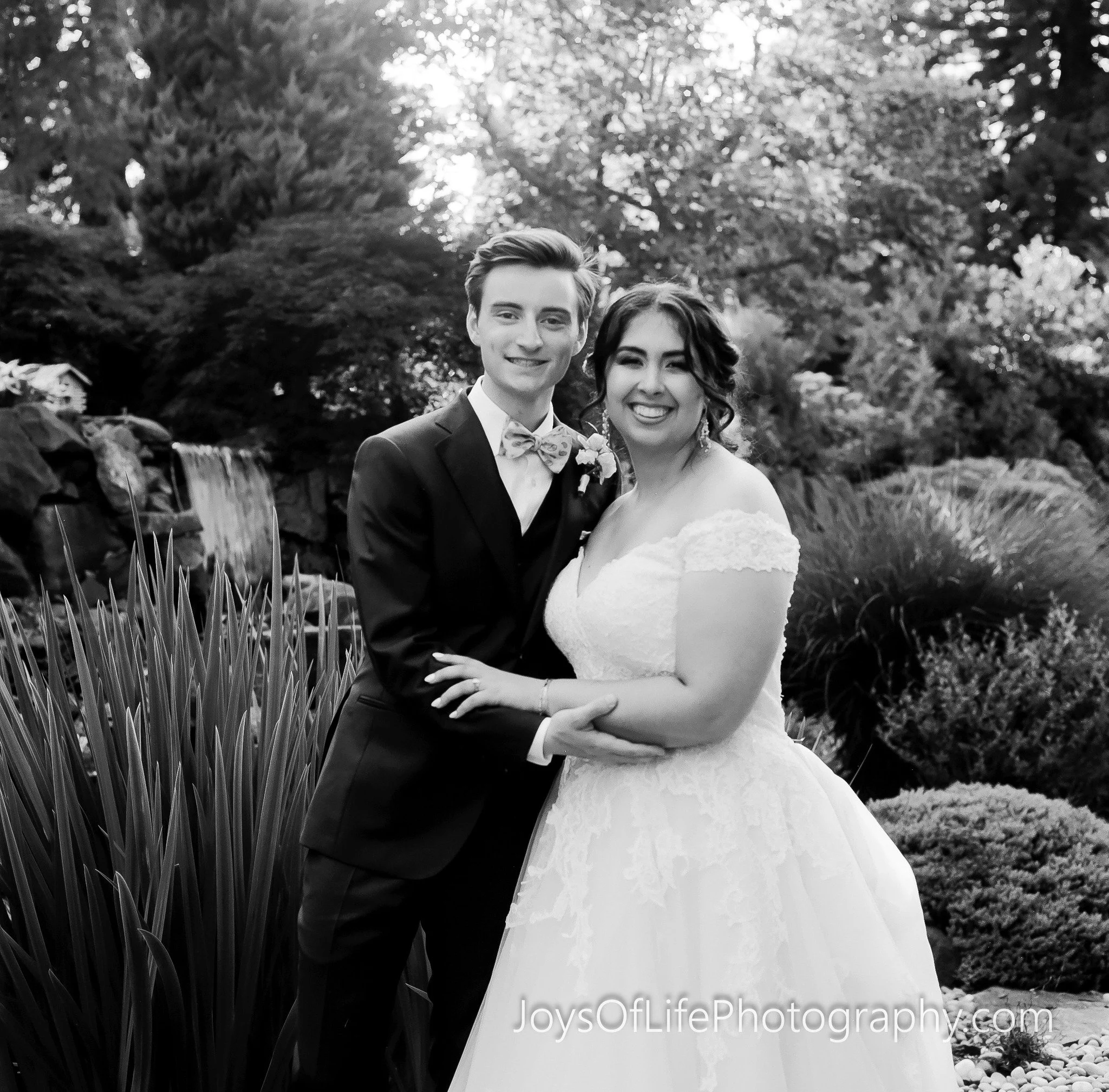 The film scans from Lexie and Lucas&rsquo; wedding just came in, and I&rsquo;m smiling all over again. Their joy brought such life to every frame.

Photographed with a Hasselblad 500 C/M and 80mm Planar lens on Fujifilm Neopan Acros 100 II black‑and‑