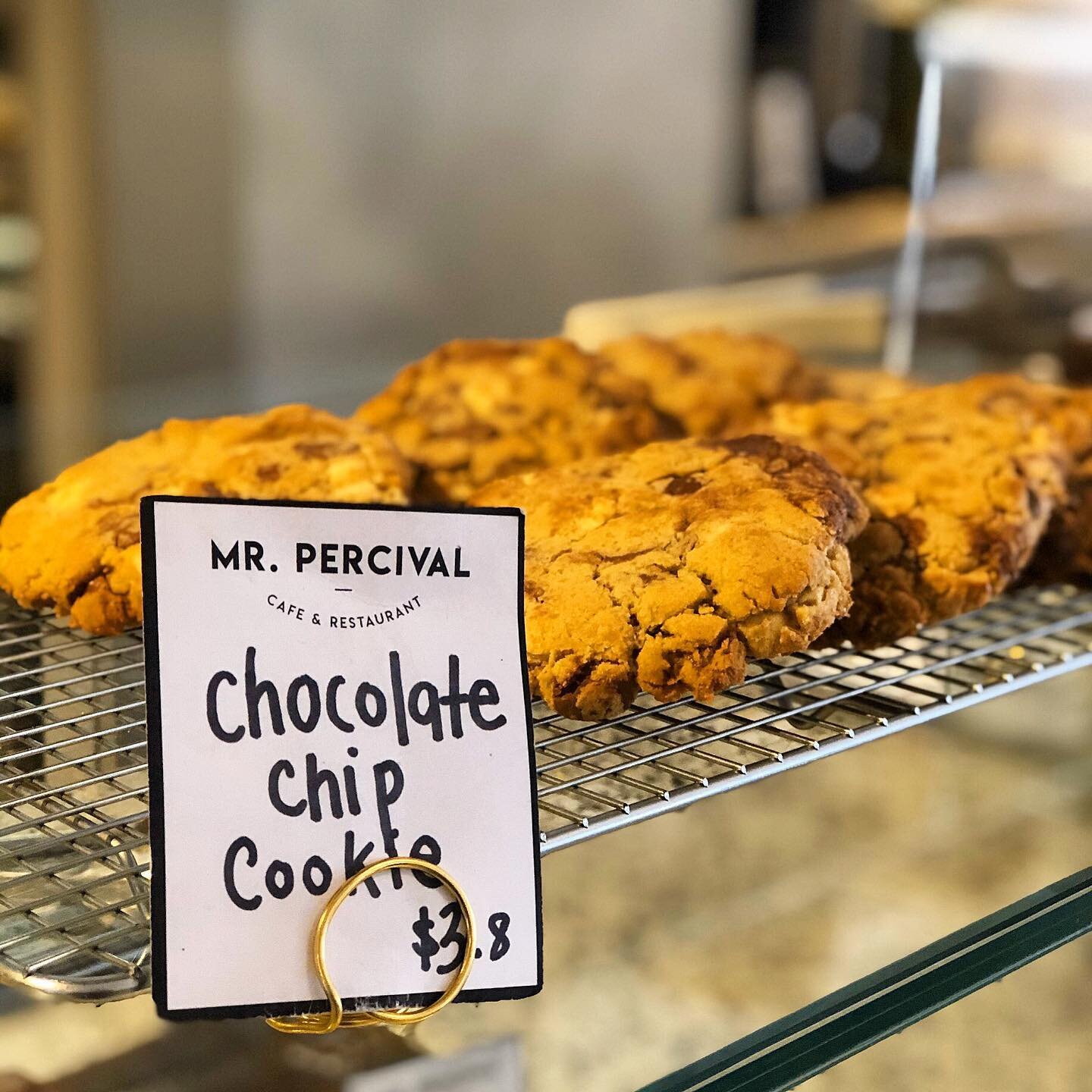 We know just the thing to sweeten up a gloomy Wednesday... our house favourite choc chip cookies 🤤🍪 Open til 3pm! 
#mrpercivalcafe #albertparklake #supportlocal