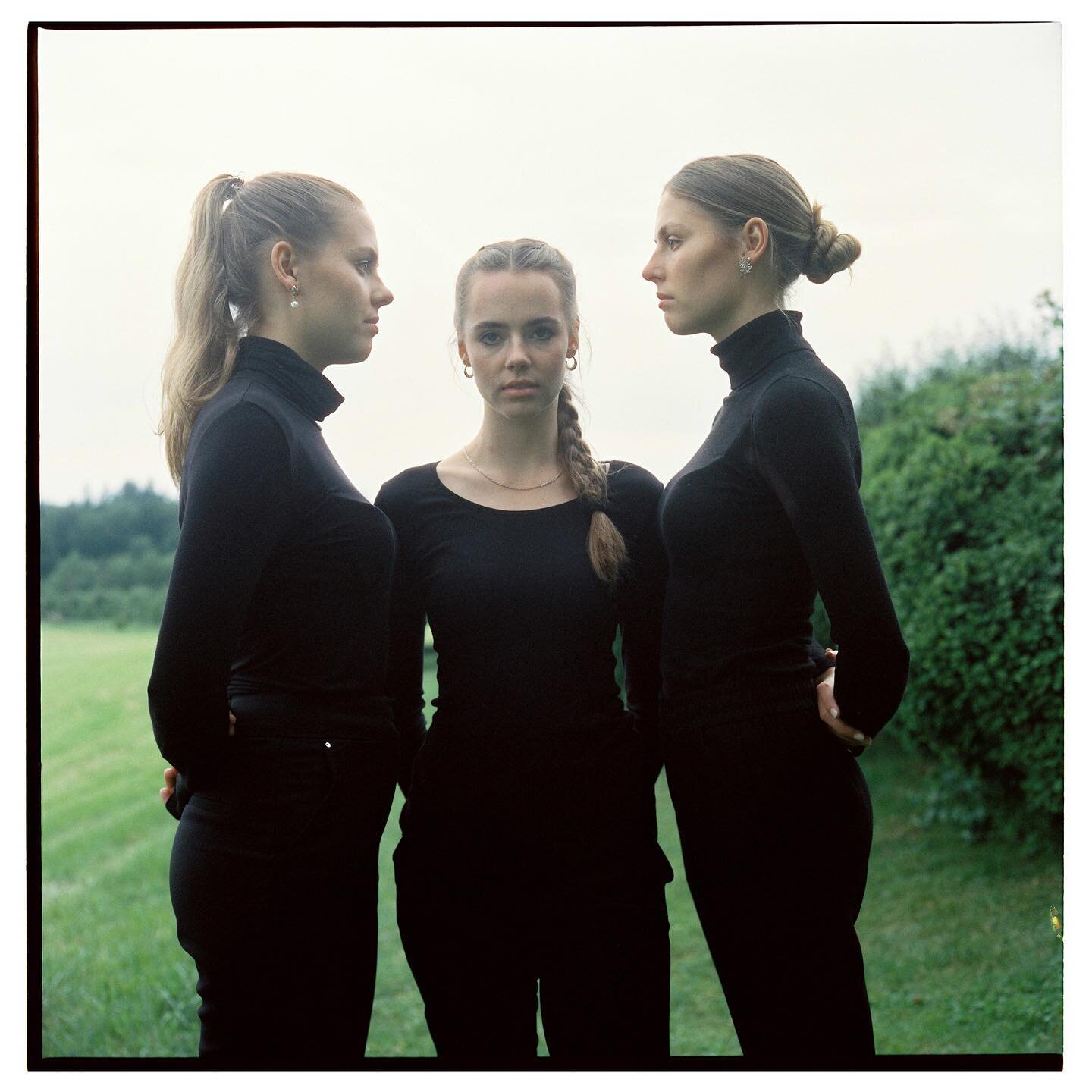 Sisters

#portraitphotography #portrait #rolleiflex #6x6 #filmphotography #analog #sisters #femalepower #femaleportrait #editorialportrait #editorialphotography #kodak #diary #personalwork @kodak @carmencitafilmlab