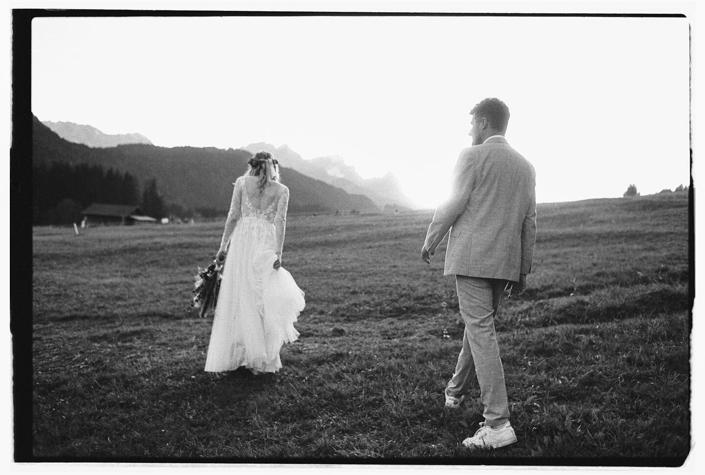 Melissa &amp; Oliver

#hochzeitskleid #hochzeitsinspiration #indiehochzeit #indieweddingphotographer #analogphotography #analogweddingphotographer #analogwedding #bw #kodak #heiraten2023 #heiratenin&ouml;sterreich #heirateninm&uuml;nchen #heiratenins