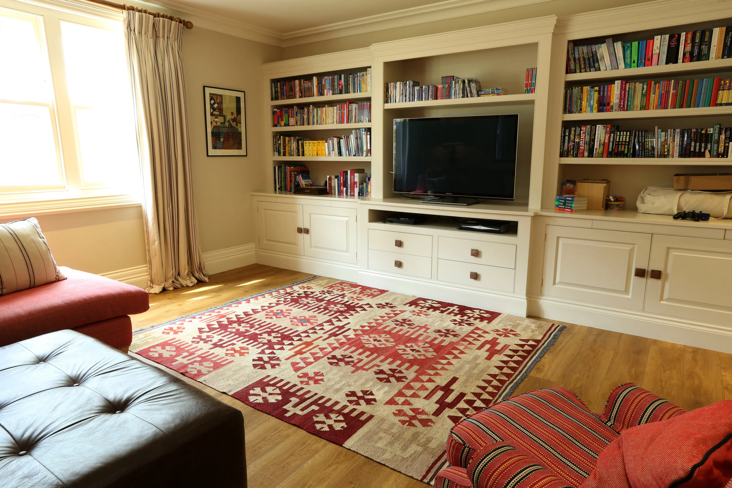 This Afghan Kilim suits the room extremely well. The room is naturally warm with a lot of light coming through it’s big windows. Having this beautiful Kilim allows the room to spread, seemingly allowing more space within the room. The colours flow nicely with other elements in the room to add to its natural characteristics. Kilims from Afghanistan are both hand-spun wool and naturally dyed adding to the beauty of the rug.
