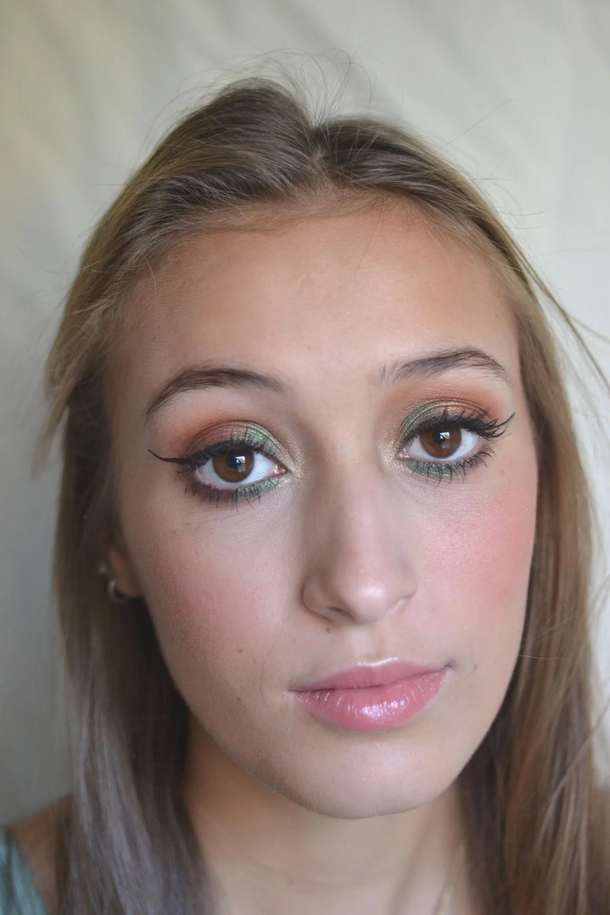 “Autumn"“ - Using orange / reddish undertones with a pop of green to bring out the eyes. Materials used: Sephora pro palette, face paint, Fenty Beauty to set face, and seamless Lancôme foundation. Model: Ashlyn.