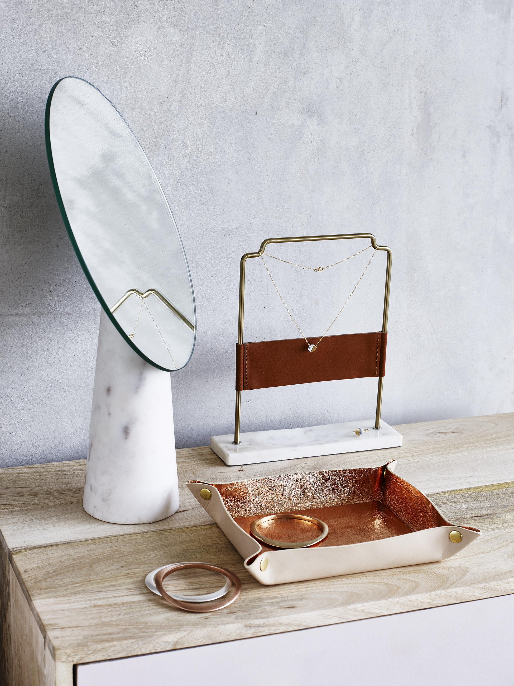 29_vanitytable_.jpg