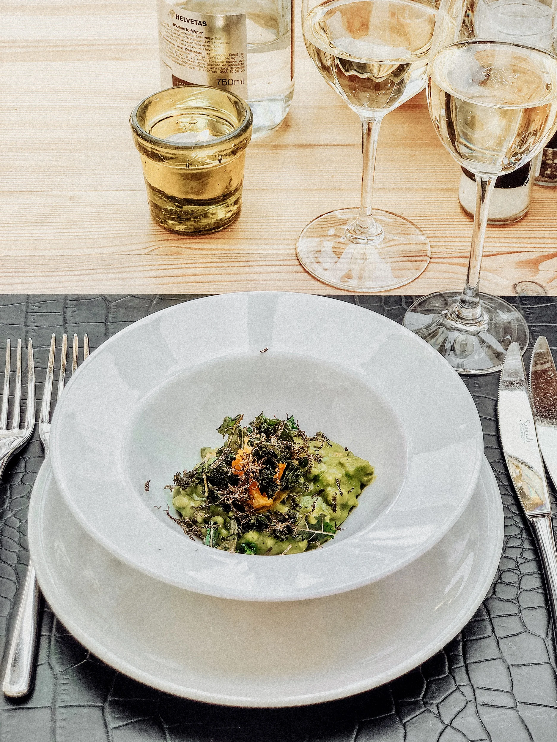 GUSTATORIAL_CGP_CHECHA_St.Moritz_Radiant_green_plate_by_Sven_Wassmer.jpg