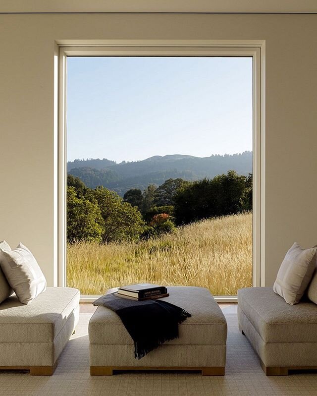Framing the Great Outdoors &bull; Portola Valley Barn Featuring a Rustic Exterior in Contrast with Contemporary Interior by @walkerwarnerarchitects 
Project Team: Thomas Clapper, Dan Hruby, Brian Lang, Mark McPhie, Gregory Warner
Interiors: Selby Hou
