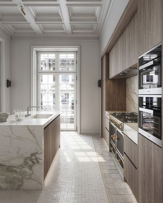 Noticing the immaculately selected hard finishes - the marble, the tile, the timber and the metals against the classic ceiling detail 📷 @goriyoon_architecture
&bull;
&bull;
&bull;
#kitchendesign #kitchen #interiordesign #design #kitchendecor #interi