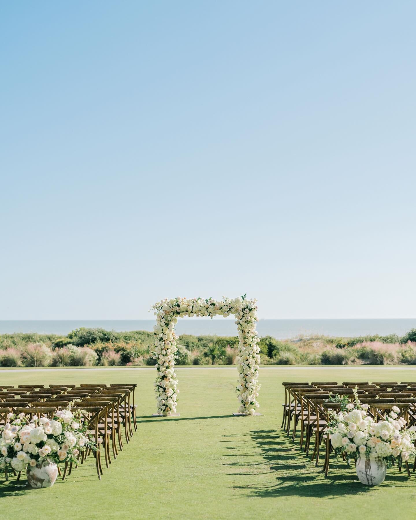 The most beautiful ceremony set up and arbor for the sweetest couple!
.
.
.
Photo: @aaronandjillian 
Floral: @festooncharleston 
Rentals: @curatedeventscharleston 
Venue: @kiawahresort 

#charlestonwedding #acharlestonbride #charlestonbride #southern