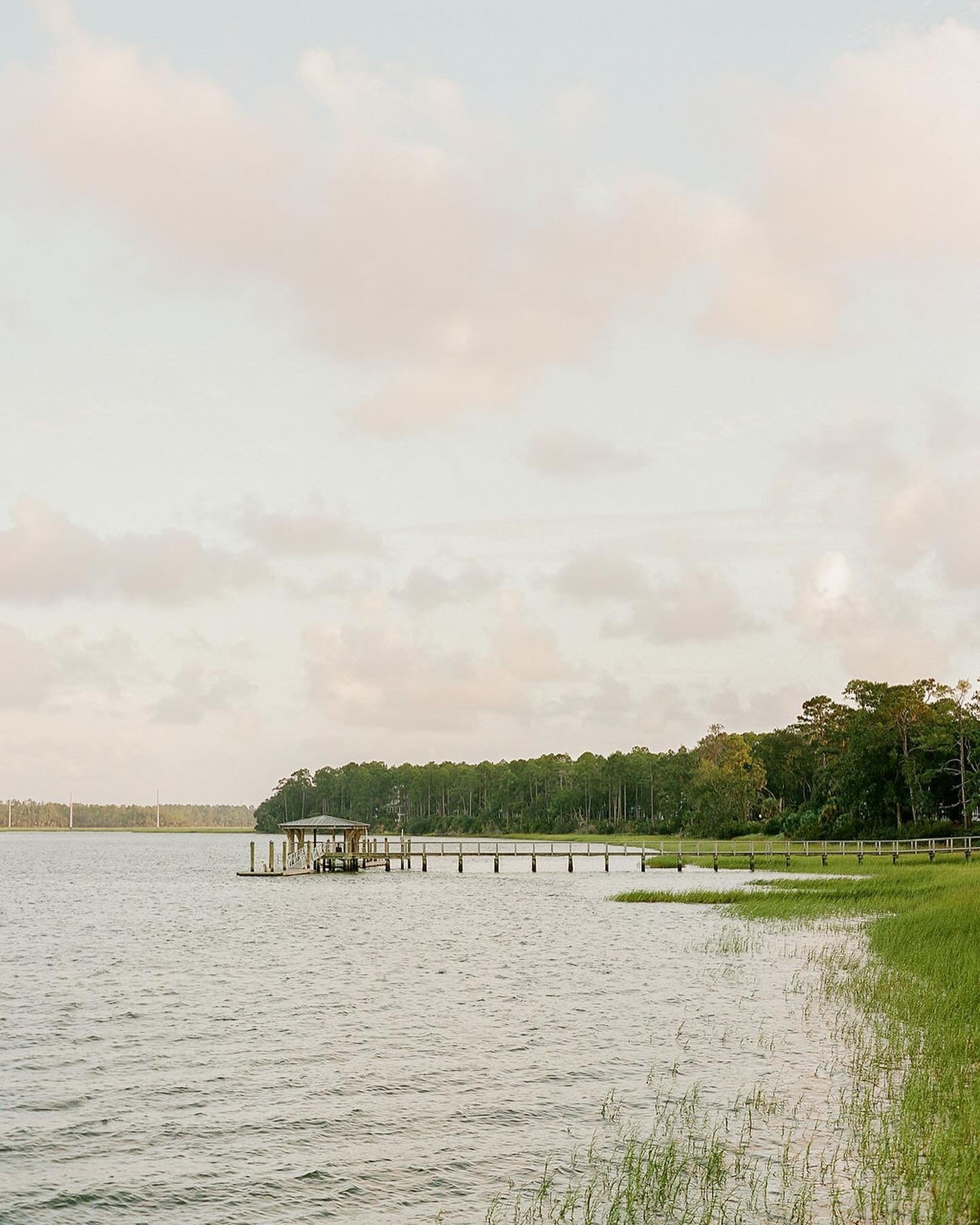 &ldquo;Nature is painting for us, day after day, pictures of infinite beauty.&rdquo; &mdash;John Ruskin. As we celebrate Earth Day, and all that Mother Nature provides, we can&rsquo;t help but reminisce to this idellic green and white affair. 🌾
.
.
