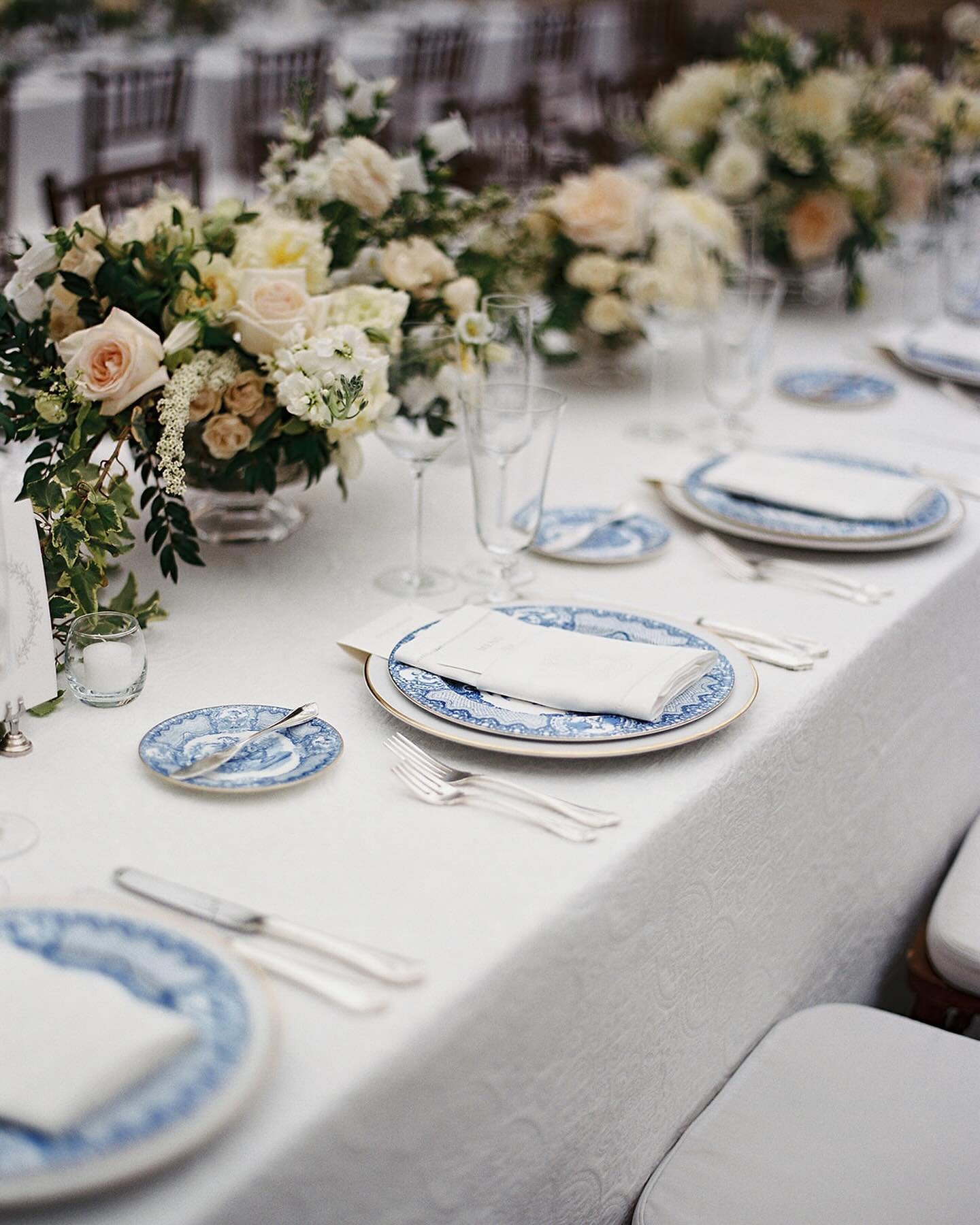 Textured linens, timeless tabletop selections and variegated florals were the perfect recipe for this classic tented dinner reception!
.
.
.
Photo: @hannahalyssa 
Floral: @wearepetaloso 
Rentals: @bbjlatavola @curatedeventscharleston @snyderevents 
L
