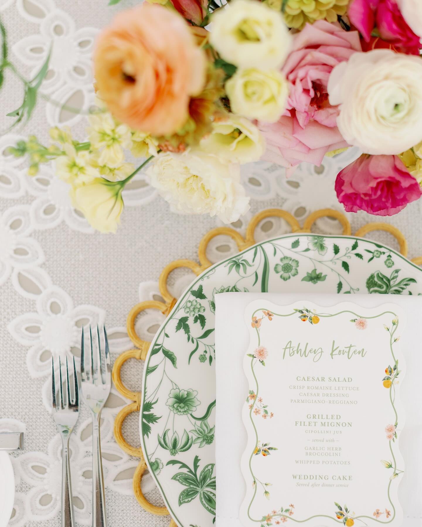 The happiest place setting featuring our favorite hand-painted candles by our very own, Amanda!
.
.
.
Photo: @haleyjane.photography 
Floral: @kateasireflowers 
Rentals: @curatedeventscharleston  @professionalparty 
Stationery: @studiordesign 

#charl