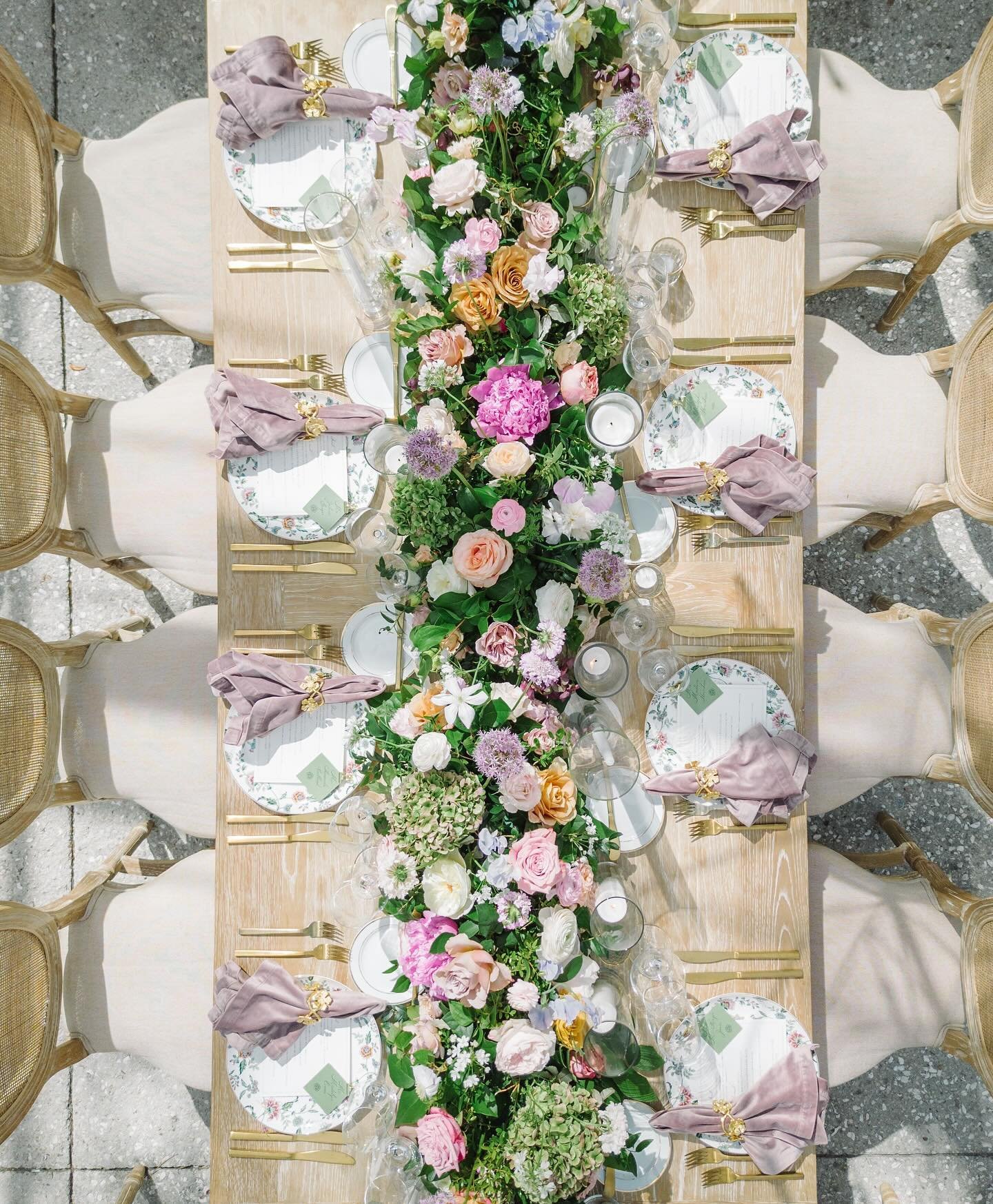 Love these shots from different perspectives. Here&rsquo;s your sign to fly the drone inside your tent. 
.
.
.
Photo: @aaronandjillian 
Floral: @stephaniegibbsevents 
Rentals: @whitebirchrentals  @snyderevents  @curatedeventscharleston  @bbjlatavola 
