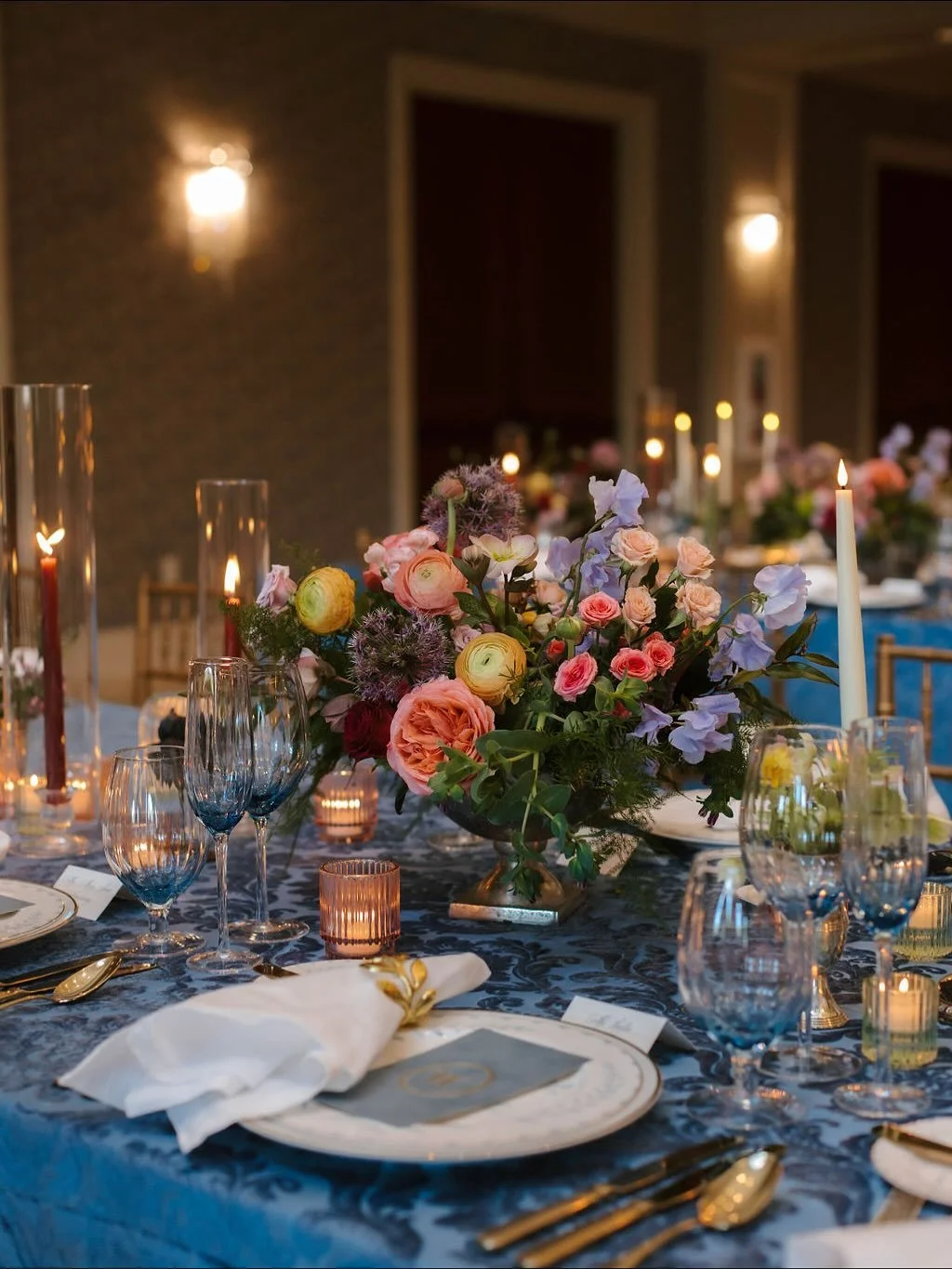 A bold, rich, romantic tablescape for this chilly Autumn morning. 
.
.
.
Photo: @paytonuruetaphotography 
Floral: @bearded.florist 
Rentals: @luxe_linen @lit_charleston @curatedeventscharleston 
Stationery: @studiordesign 
Venue: @hotelbennett 

#cha