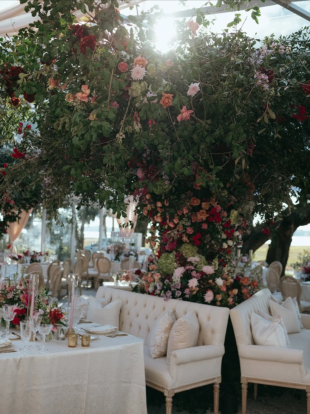 A glimpse into the most romantic day- a tent heavily adorned in florals and candlelight! 
.
.
.
Photo: @nmicklephotography 
Video: @dockhousedigital 
Floral: @blossoms_events 
Rentals: @snyderevents @technicalevent @lit_charleston @whitebirchrentals 