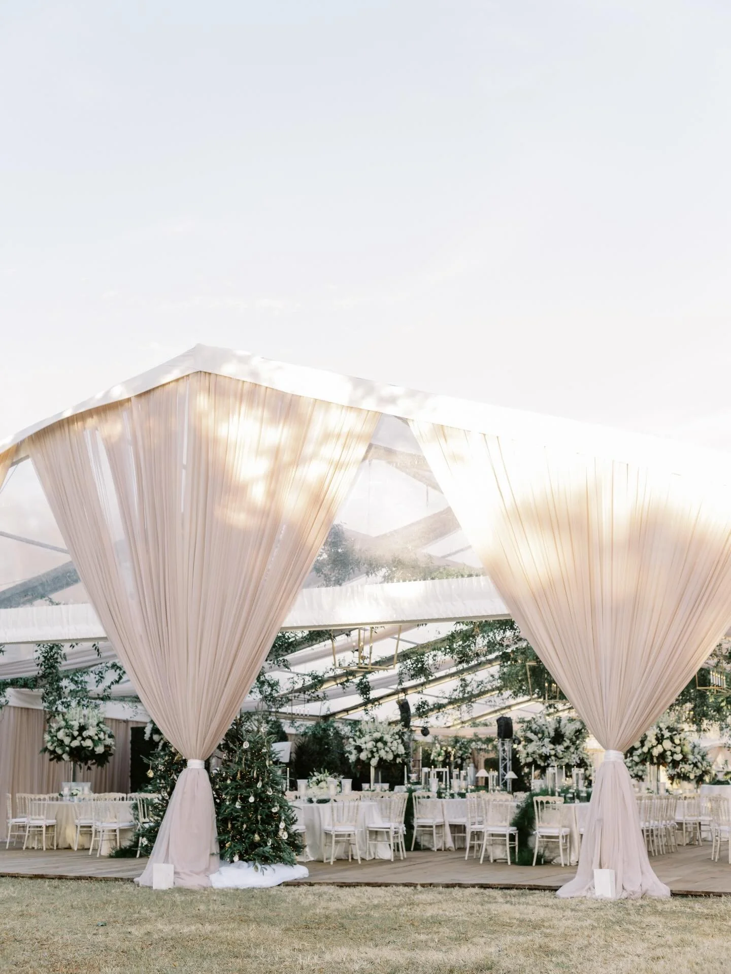 Festive neutrals and charm for Greer and Bradford&rsquo;s grand holiday fete✨ 
.
.
.
Photo: @elizabethlanierphotography 
Floral: @jhbrittwood 
Rentals: @snyderevents @nuagedesignsinc @eventworksrentals 
Lighting: @technicalevent 
Draping: @thesocials