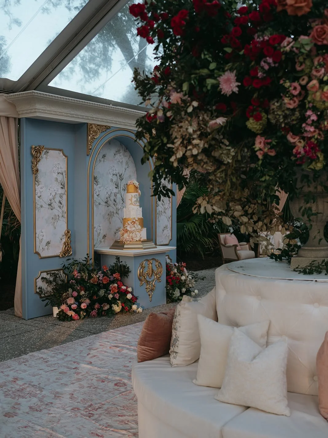 A dramatic five-tier cake by @jimsmeal set as one of the reception&rsquo;s focal points &mdash; ornate, architectural, and unapologetically grand for Courtney and Patrick&rsquo;s wedding. Soft pastels, gilded details, and a scene that feels equal par