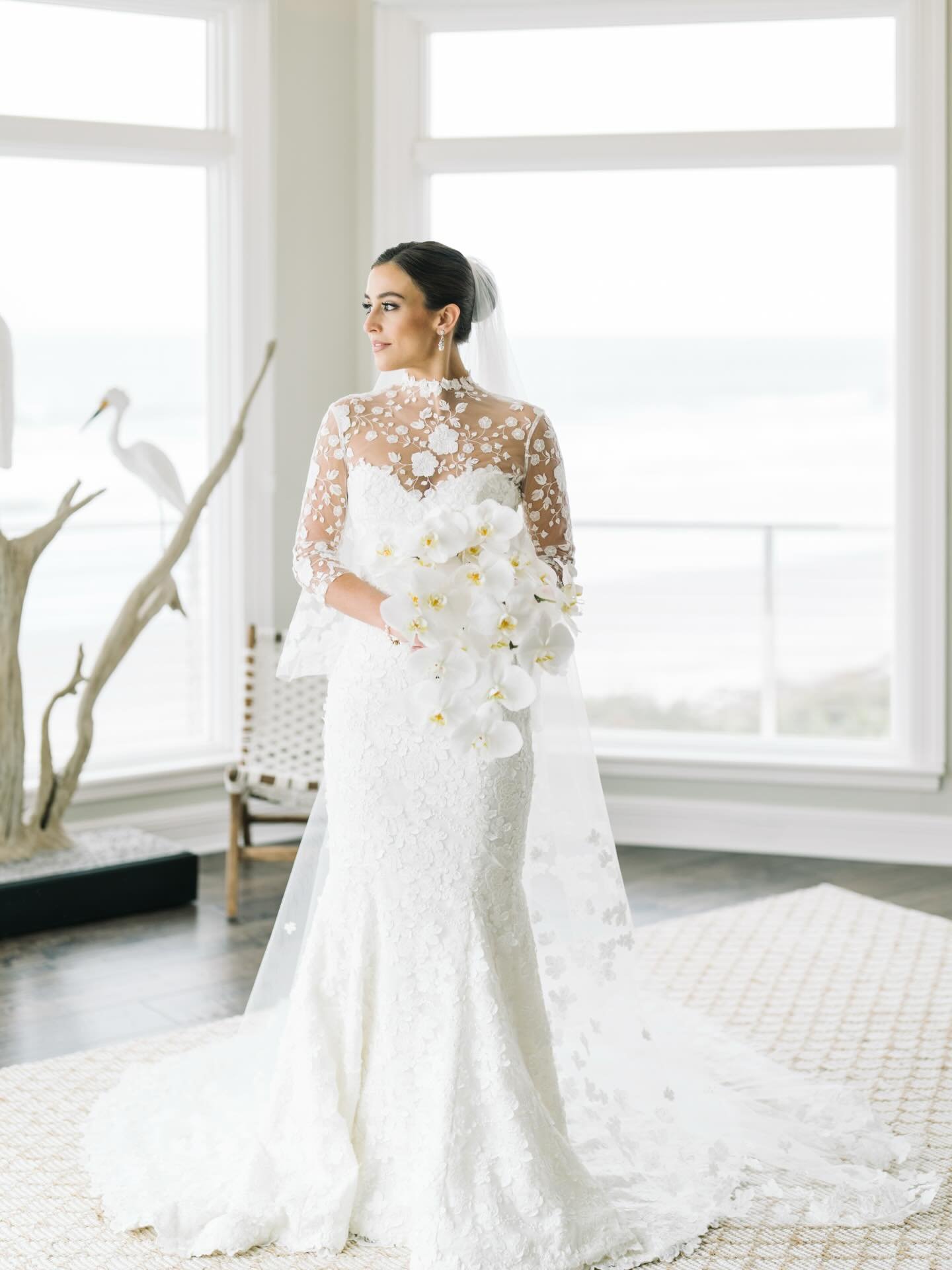 A winter white orchid bouquet &mdash; refined, yet striking.🤍
.
.
.
Photo: @aaronandjillian 
Floral: @gibbsfloralstudio 
Hair and Makeup: @paperdollsweddings 
Gown: @sarehnouri 

#charlestonwedding #acharlestonbride #charlestonbride #southernbride #