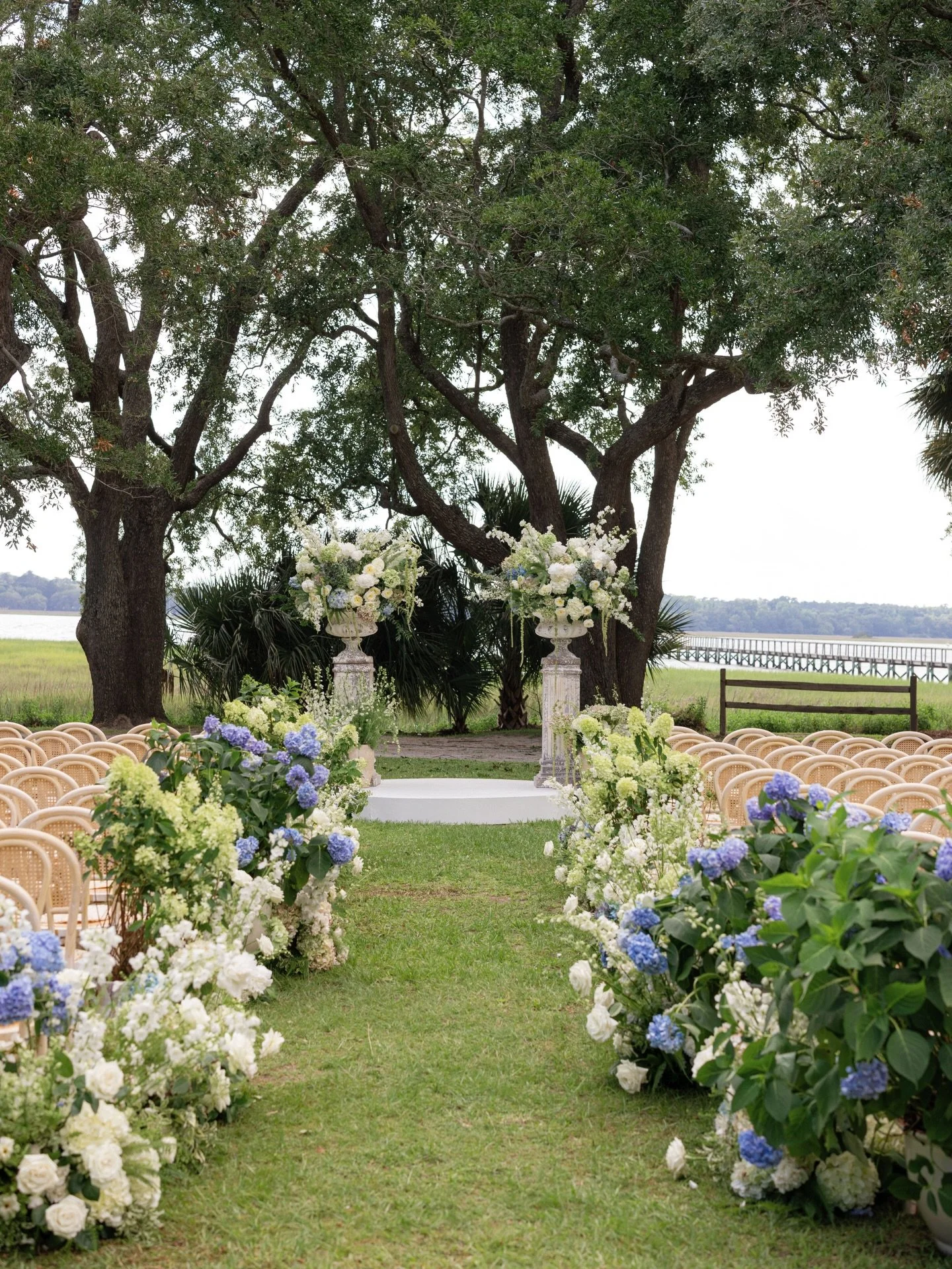 When the ceremony is good from every angle&hellip; 
.
.
.
Photo: @hillerweddings 
Floral: @festooncharleston 
Rentals: @adorncharleston @lit_charleston 
Venue: @pphgevents 

#charlestonwedding #acharlestonbride #charlestonbride #southernbride #lowcou