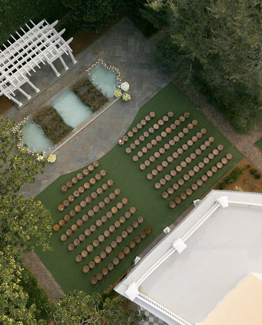 Refined Ralph Lauren meets the warmth of home for a timeless ceremony design. An intimate garden tableau &mdash;tailored silhouettes, heirloom architecture, and soft candlelight against clipped marsh grasses. 
.
.
.
Photo: @taylorenglishphoto 
Rental