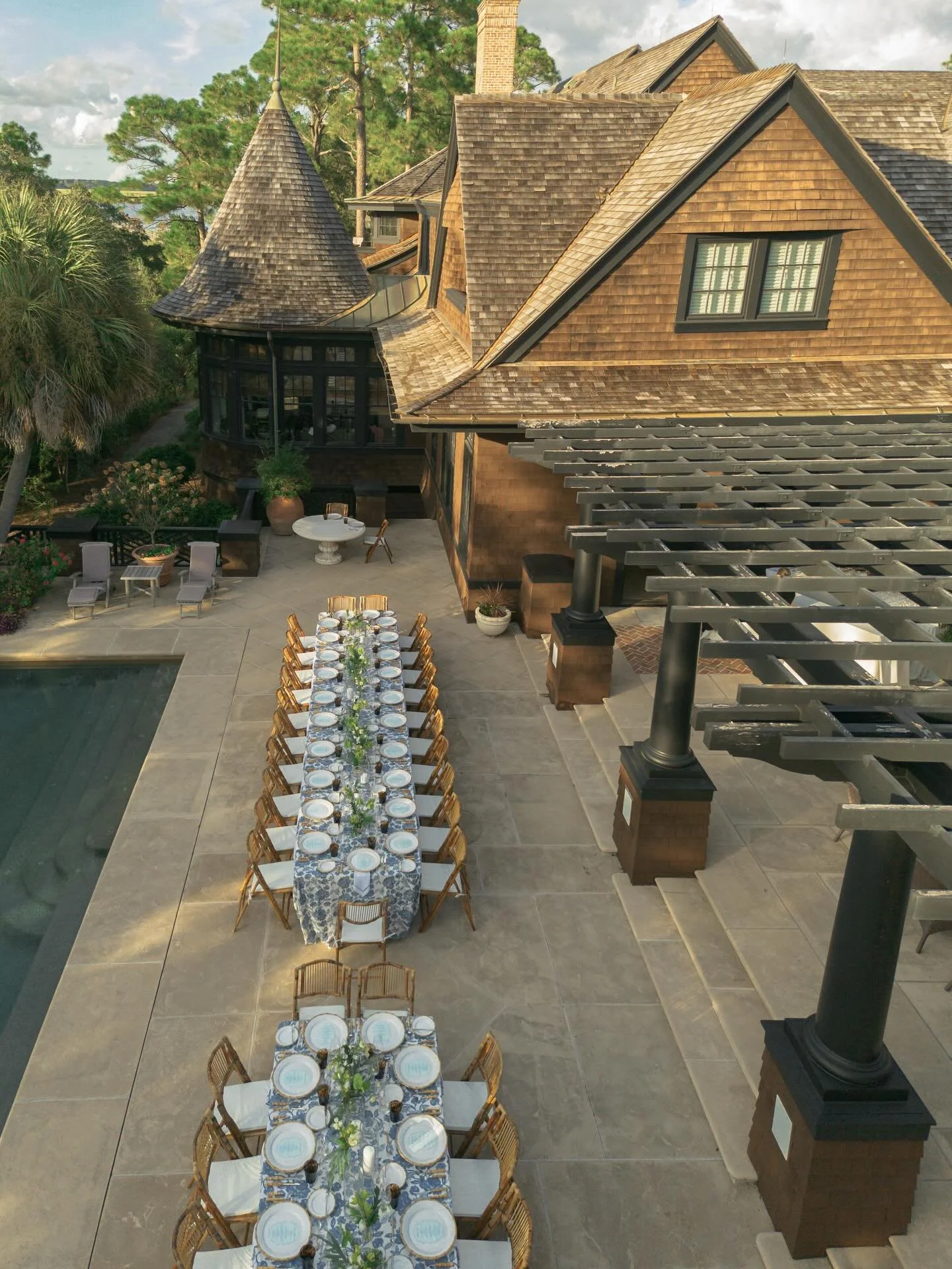 Night one, tables set poolside and under the palms 🌴 The most picturesque way to kick off a wedding weekend! 
.
.
.
Photo: @taylorenglishphoto 
Venue: Private Residence
Catering: @crucatering 
Florals: @festooncharleston 
Rentals: @cheers.chs @strad