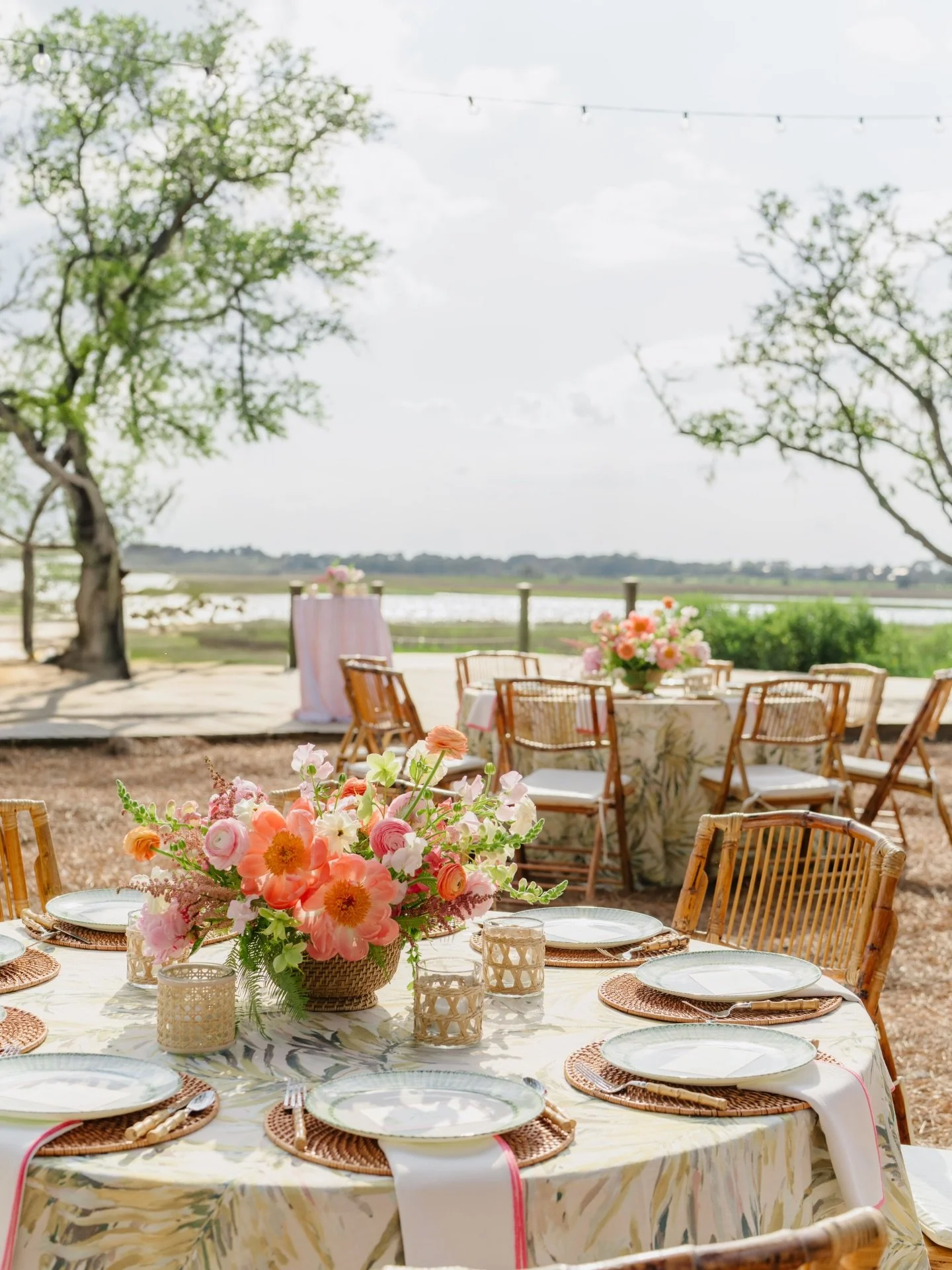 A little Palm Beach meets Kiawah for this fun rehearsal dinner  kicking off the weekend.