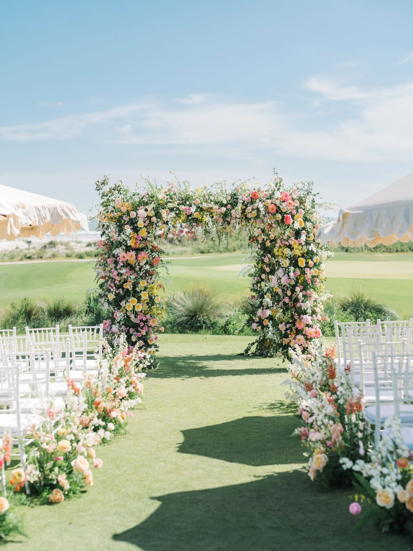Set against the backdrop of the Ocean Course and rooted in tradition, this ceremony set the tone for Laura and Dans Kiawah wedding. From the floral adorned chuppah to personalized kippahs, no detail was spared.