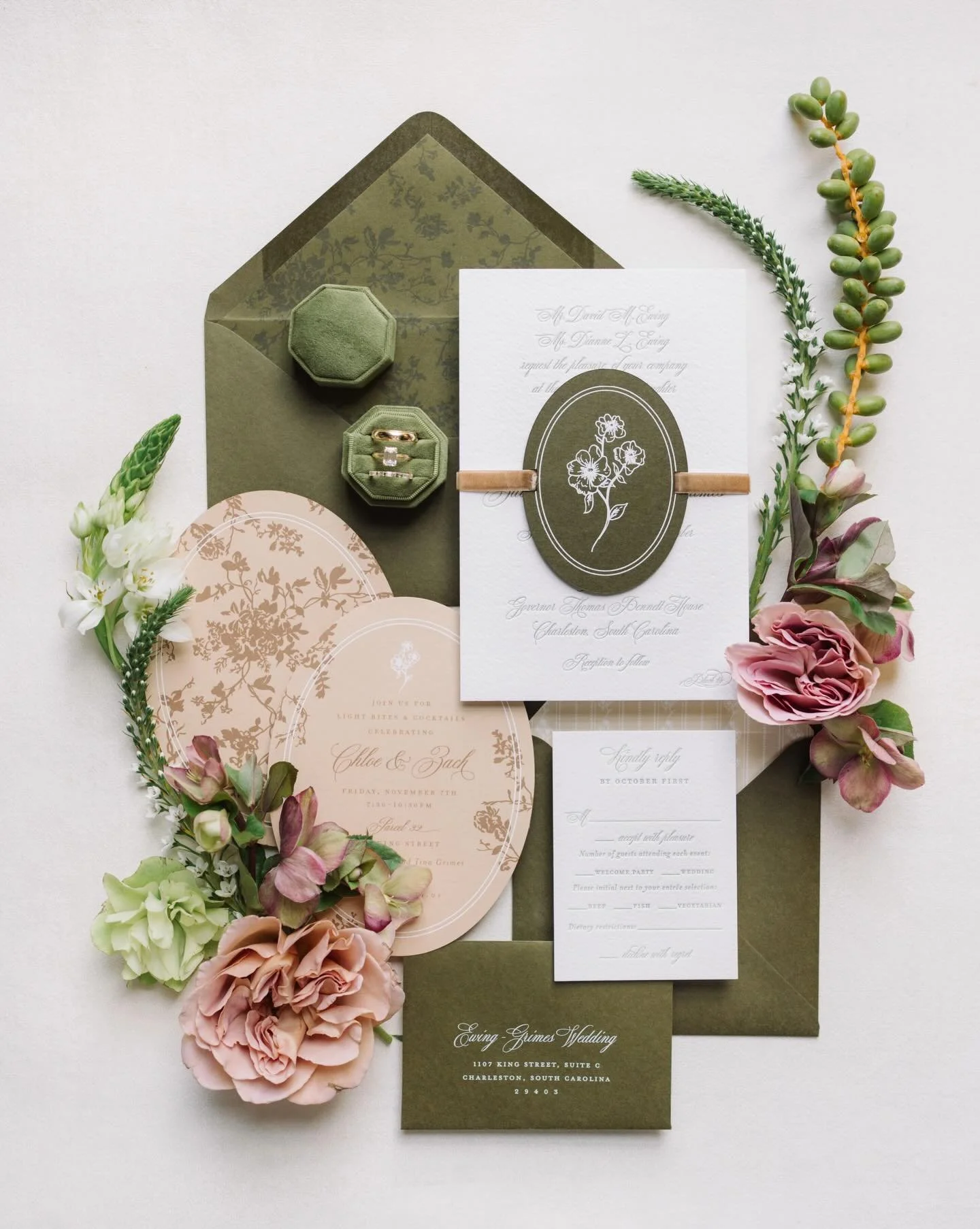 A true reflection of how a thoughtfully designed invitation suite can shape and inspire the entire reception aesthetic.
.
.
.
Photo: @aaronandjillian 
Floral: @gibbsfloralstudio 
Stationery: @studiordesign 
Venue: @govthomasbennetthouse 

#charleston