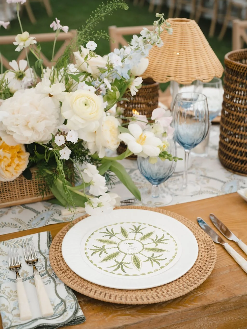 With the 18th hole of the Ocean Course as the backdrop, rattan textures and soft greens brought an effortless island charm to Courtney and Matt&rsquo;s celebration.