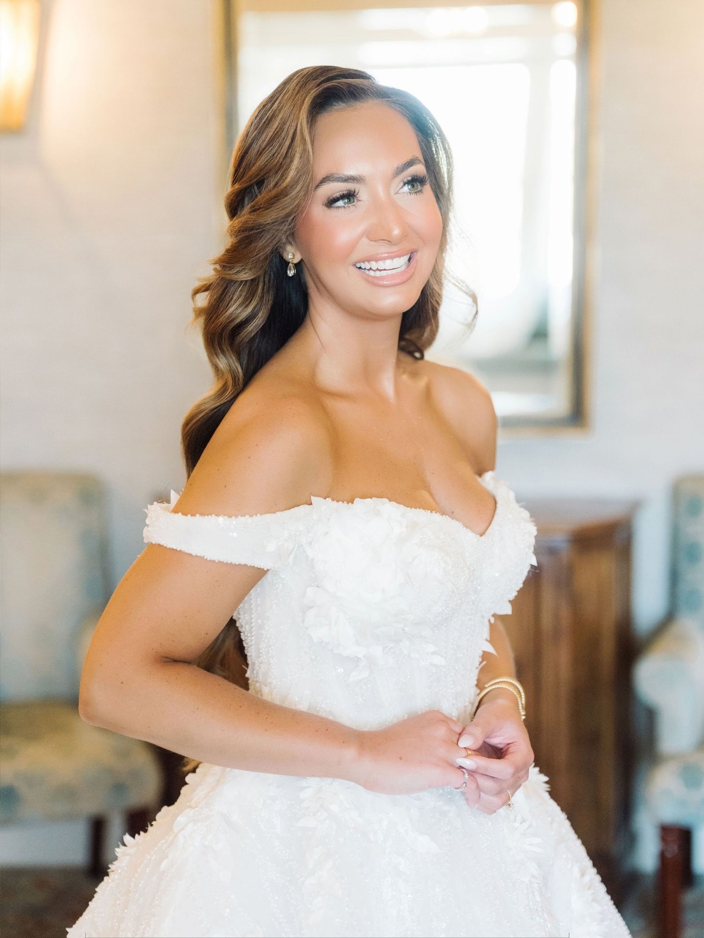 A bride that truly radiates joy 🤍