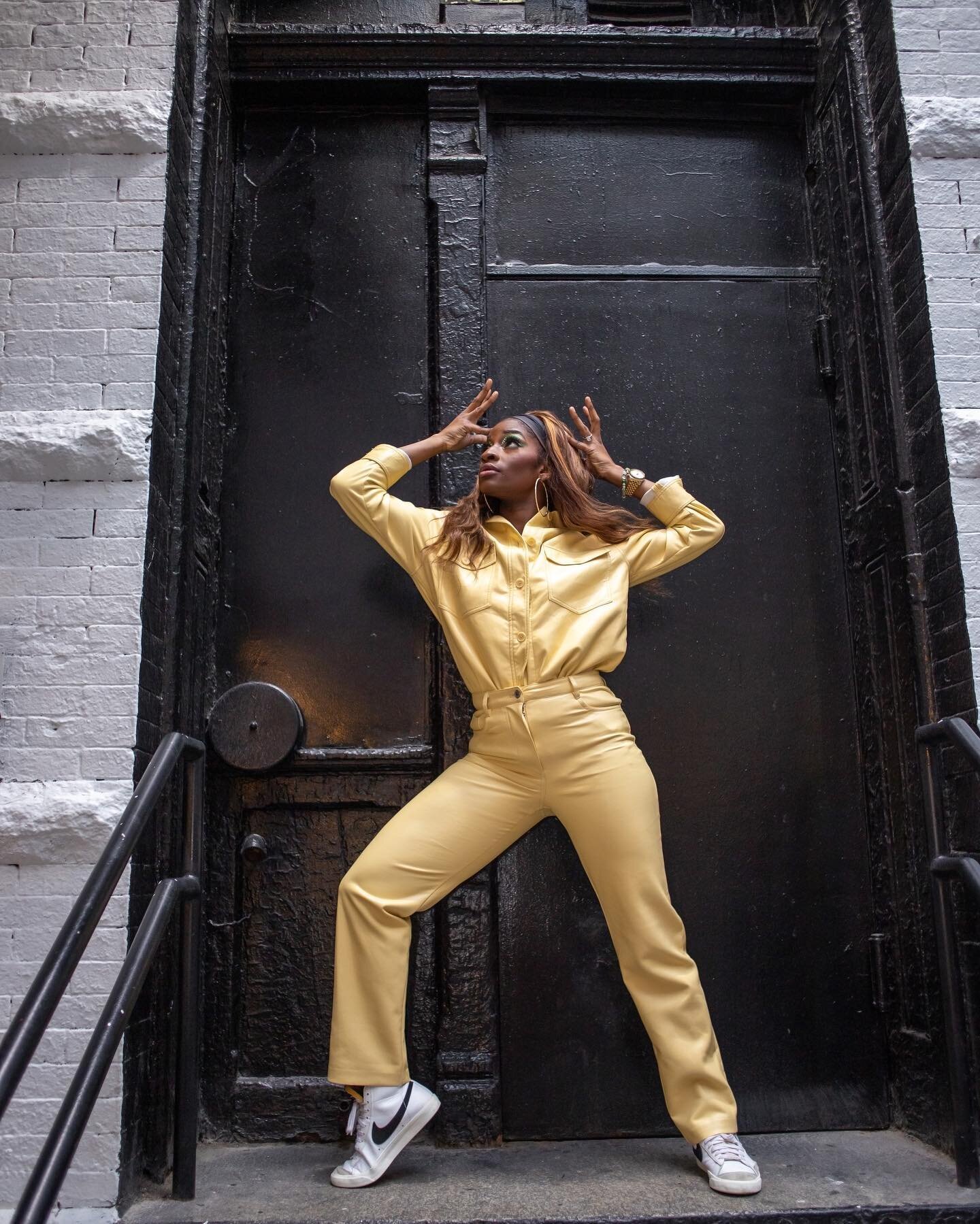 I had the opportunity to shoot with literal queen and old friend @leandraellisgaston last month when I visited NYC. I know I speak for all of Columbia when I say she makes us all so incredibly proud. 

She generously carved out some time in her hecti