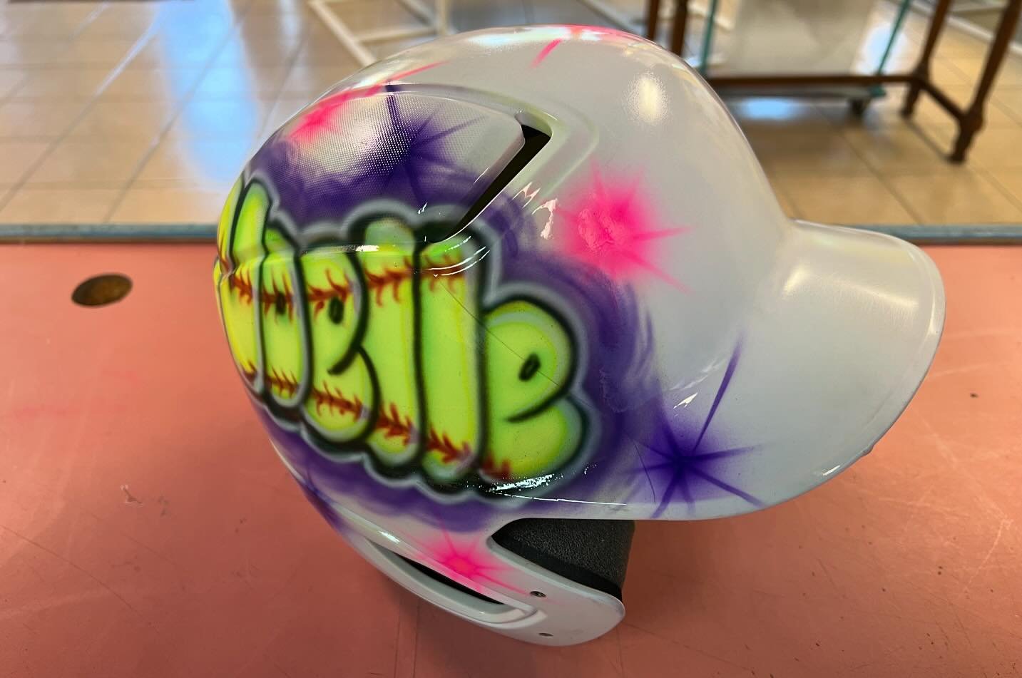 Custom helmets by our artist Hanna are perfect for the softball/baseball player in your family. Get them now before the season is over.
.
.

#airbrush #airbrushart #airbrushedtshirts #tshirts #artists #cincinnati #softball #baseball #softballhelmets 