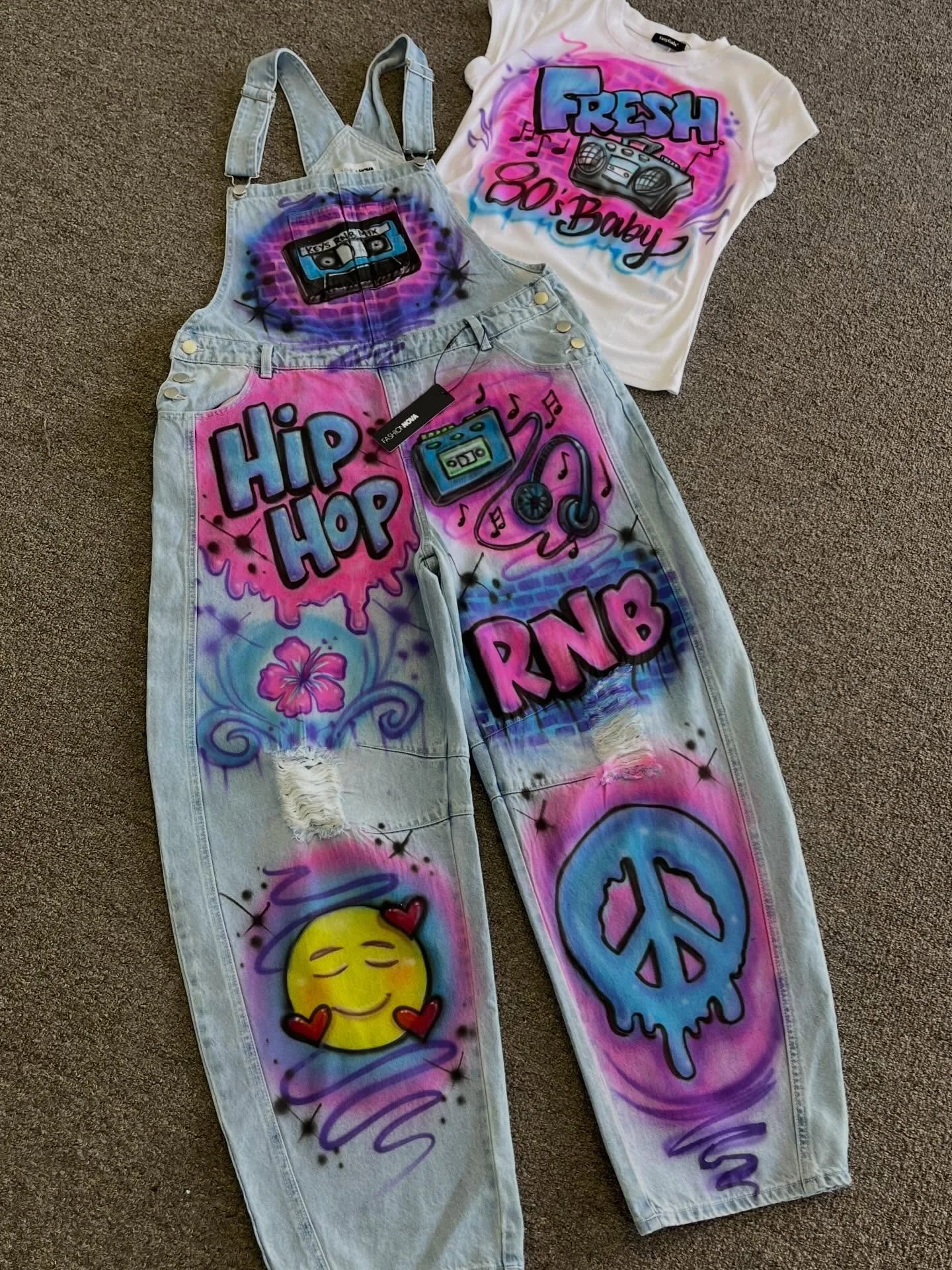 80&rsquo;s,90&rsquo;s 2000&rsquo;s &hellip; no one decade can claim Airbrush as their own&hellip; but they ALL do&hellip;lol
More overalls by our artist Hanna.
.
.
.
#airbrush #airbrushartists #airbrushedtshirts #tshirts #80&rsquo;s90&rsquo;s2000&rsq