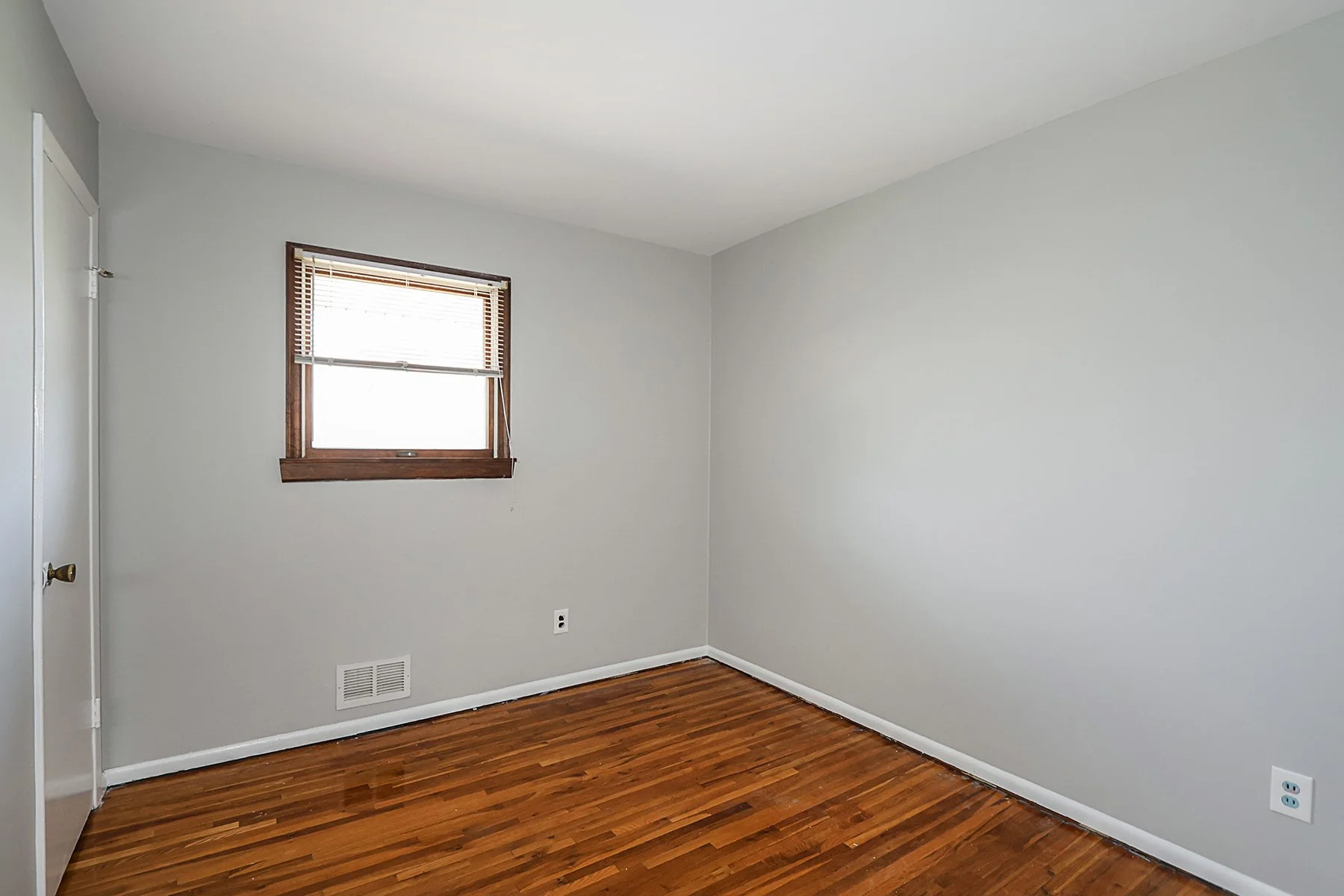 104 Utica St, Bay Shore 21.JPG